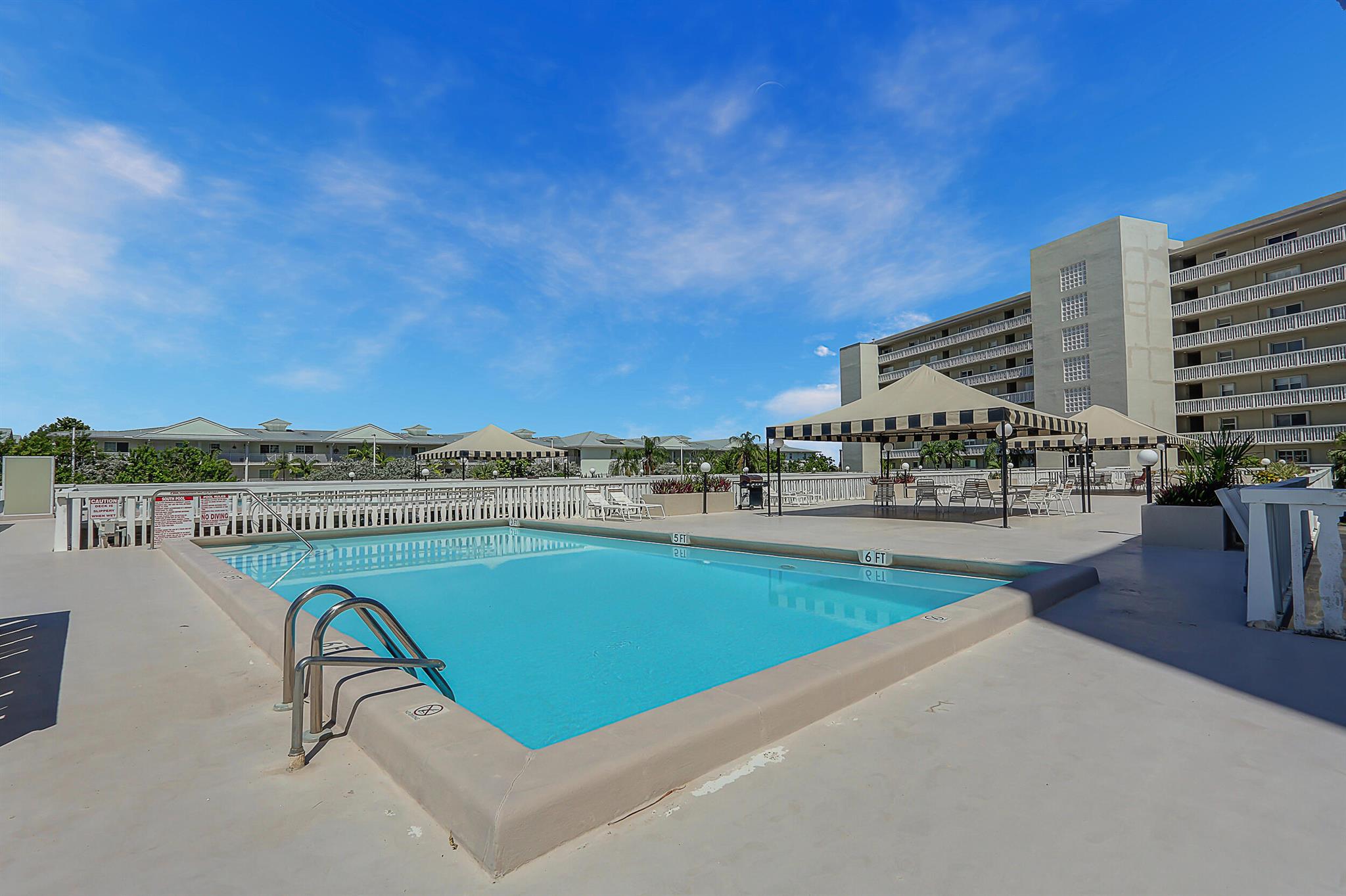 Lake Harbour Towers - Residential