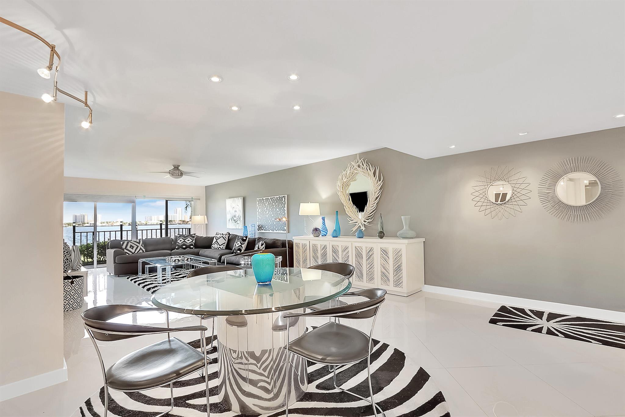 Lake Harbour Towers - Residential