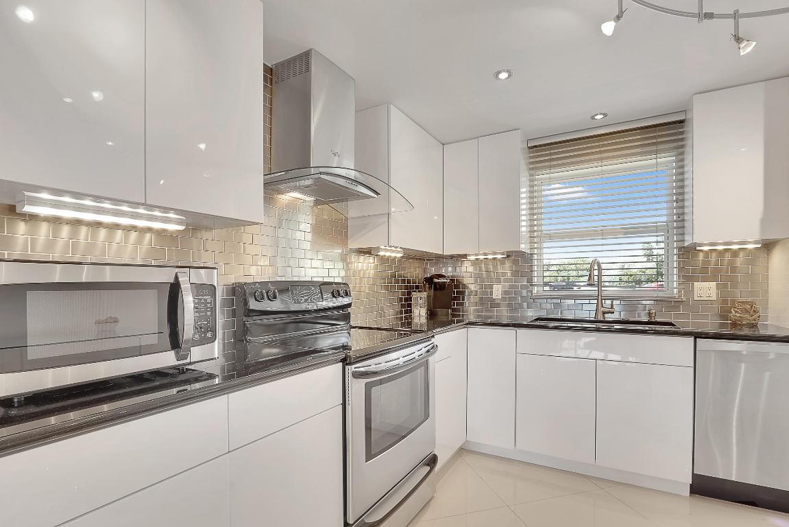 Lake Harbour Towers - Residential