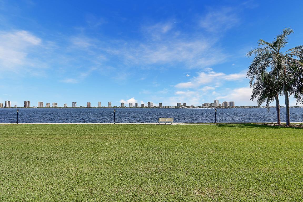 Lake Harbour Towers - Residential