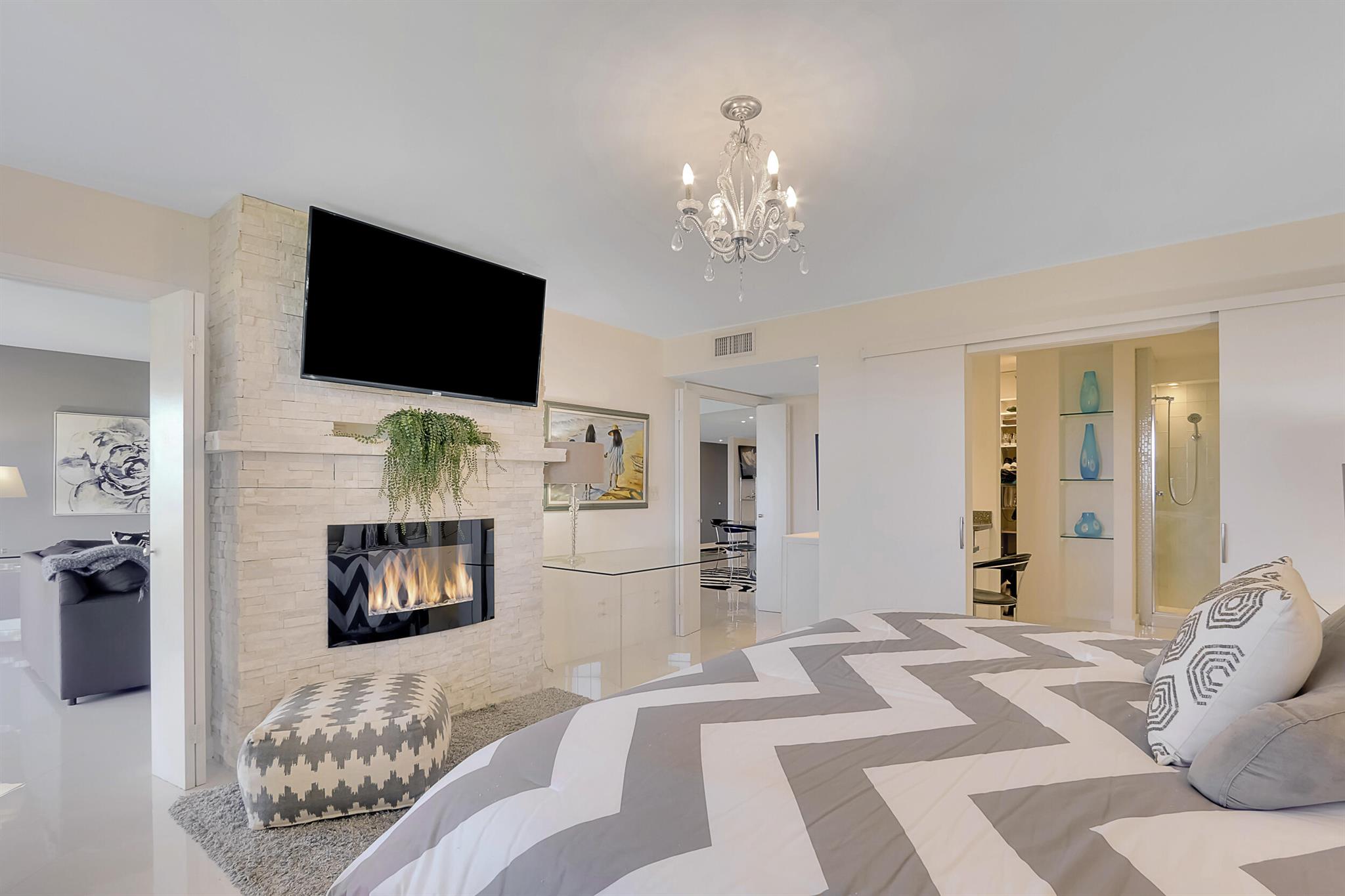 Lake Harbour Towers - Residential