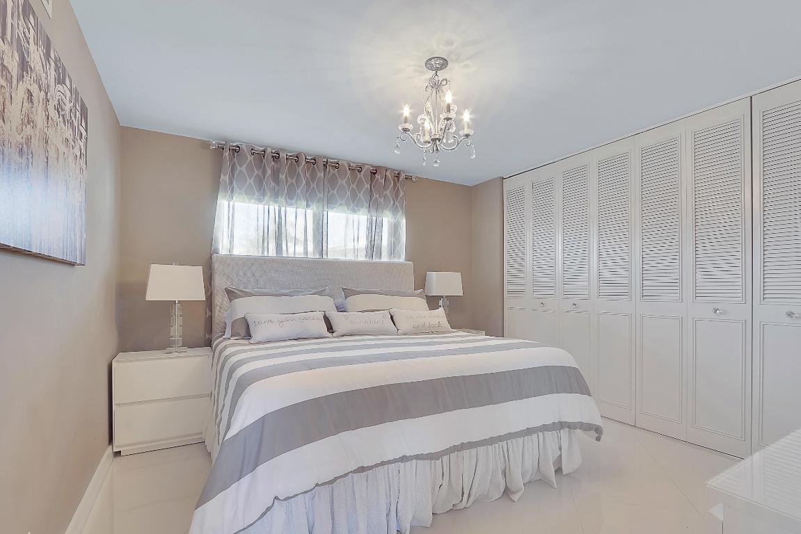 Lake Harbour Towers - Residential