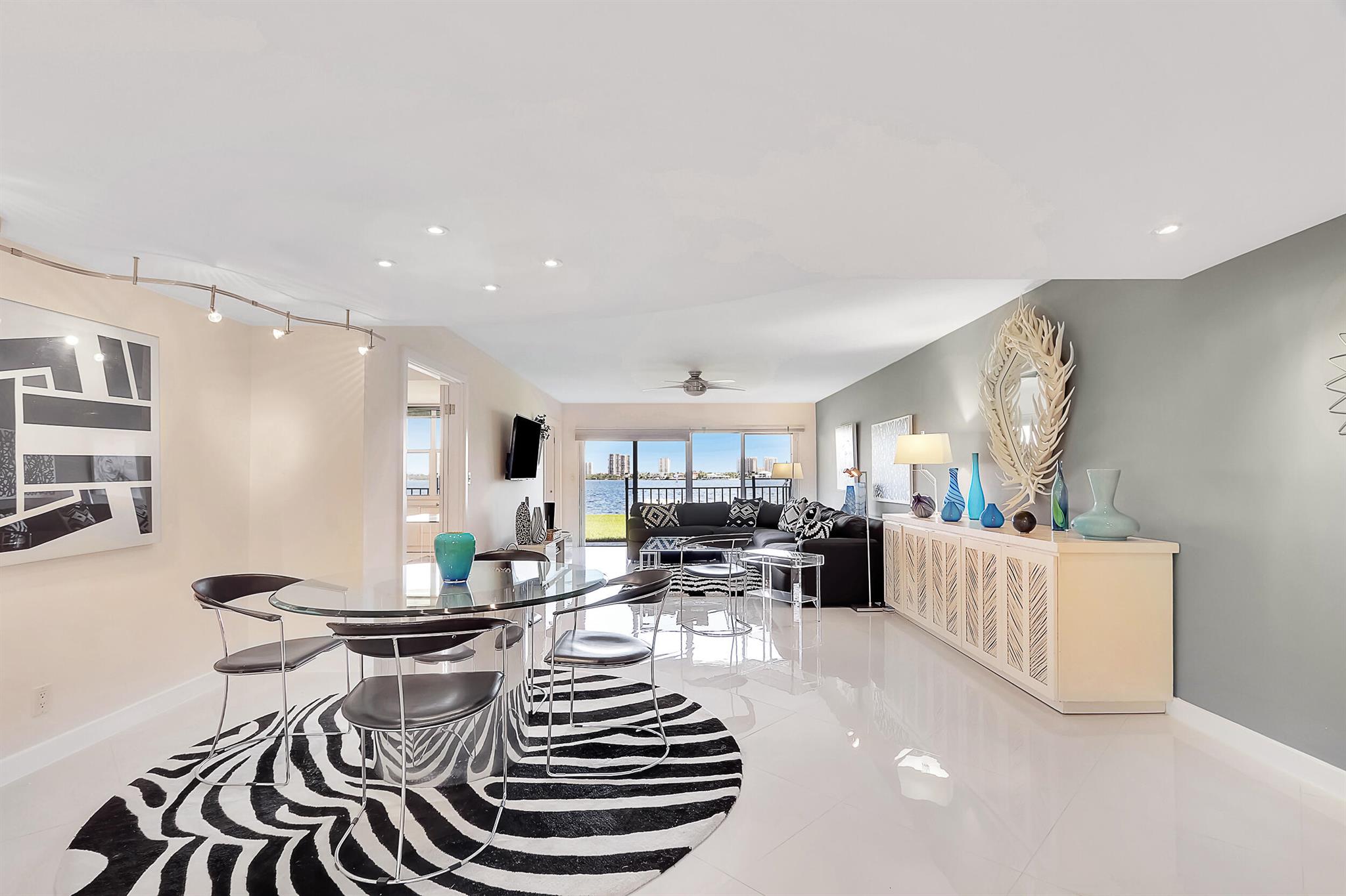 Lake Harbour Towers - Residential