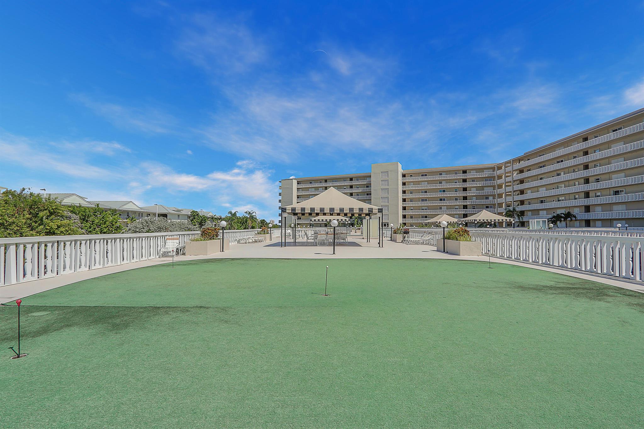 Lake Harbour Towers - Residential