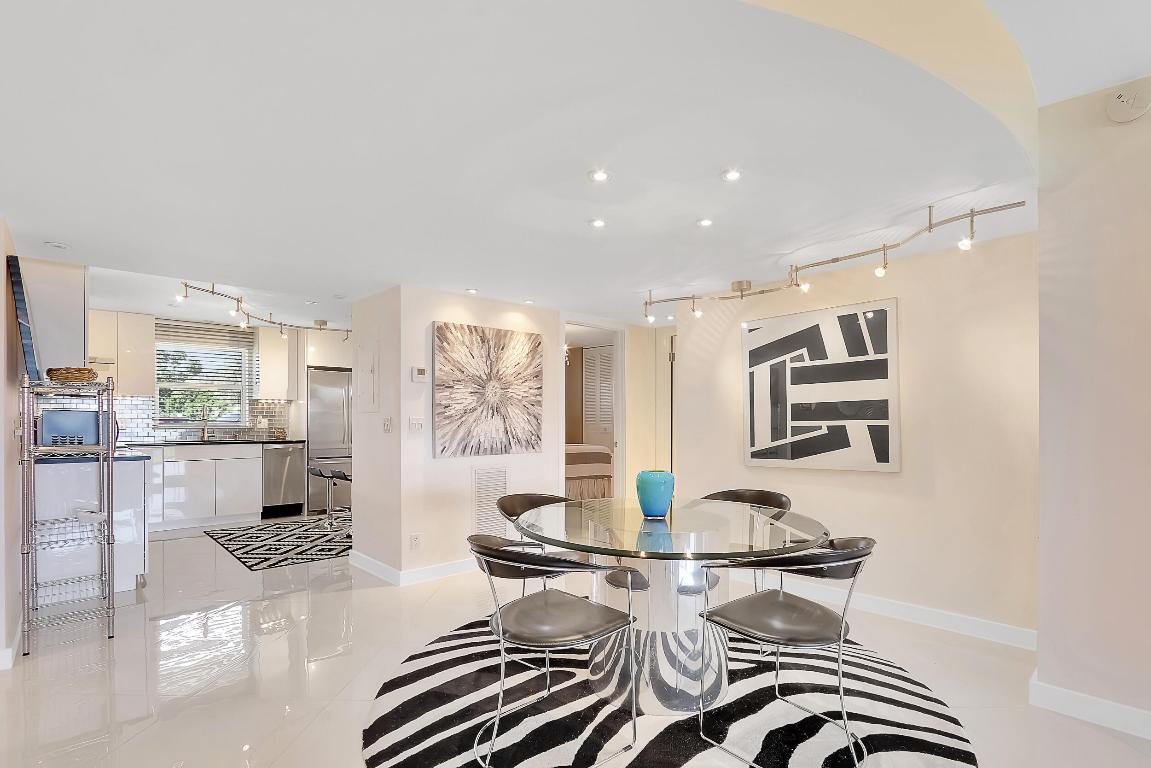 Lake Harbour Towers - Residential