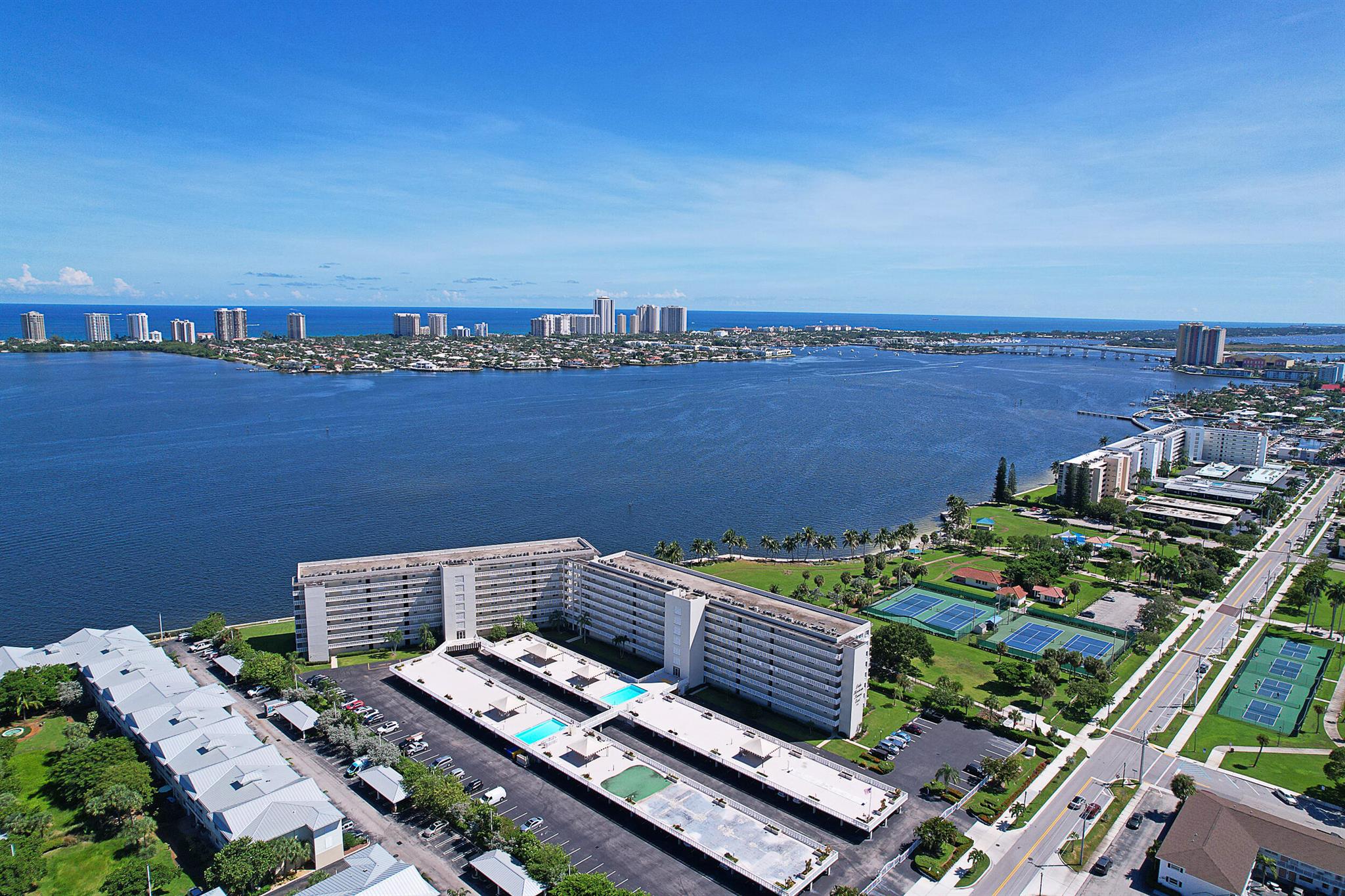 Lake Harbour Towers - Residential