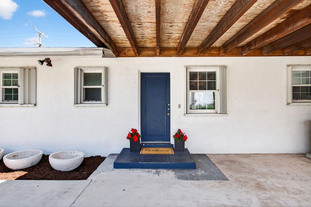 Photo of 1004 N A Street, Lake Worth Beach, FL 33460 (MLS # B26008234)