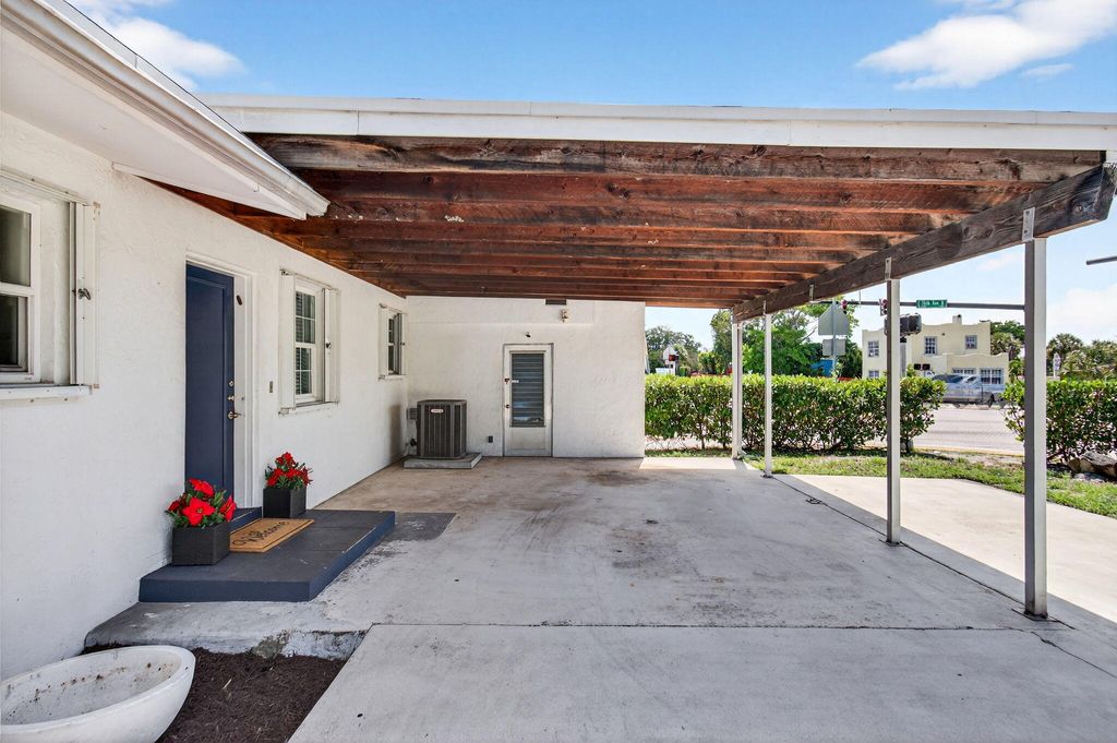 Photo of 1004 N A Street, Lake Worth Beach, FL 33460 (MLS # B26008234)