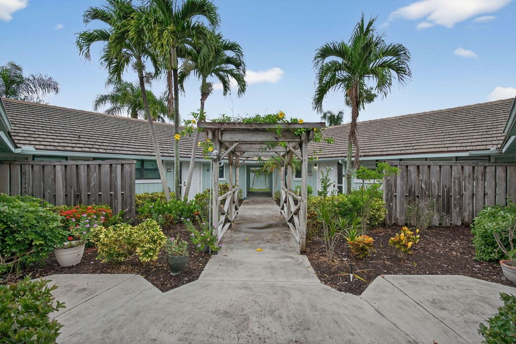 Photo of 1127 E Seminole Avenue #8a, Jupiter, FL 33477 (MLS # B26024159)
