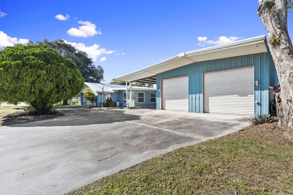 Photo of 106 20 Avenue, Vero Beach, FL 32962 (MLS # R11133399)