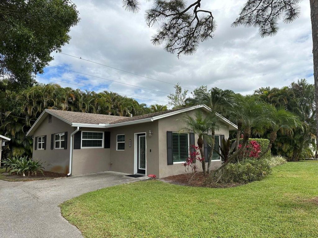 Photo of 917 SW 36th Terrace, Palm City, FL 34990 (MLS # R11145173)
