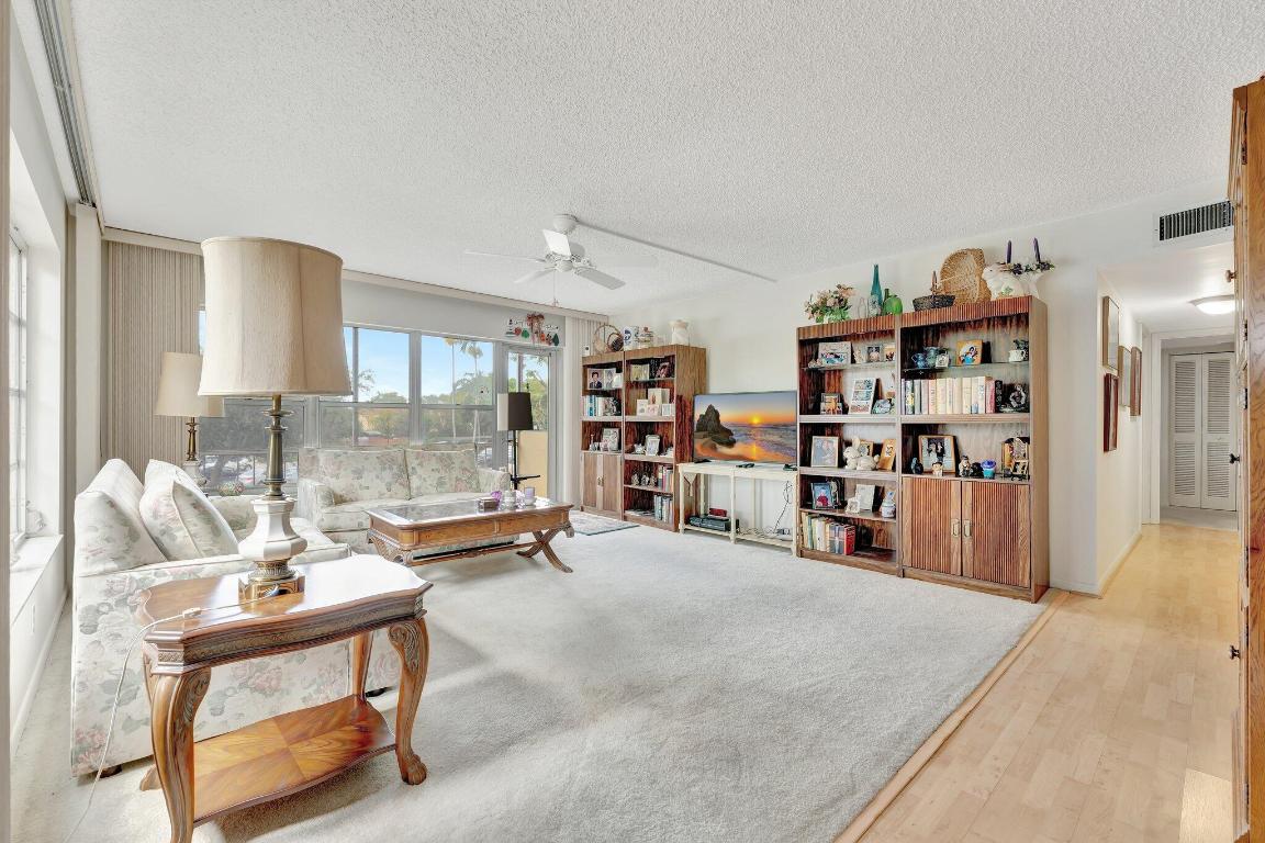 COUNTRY CLUB TOWER OF CORAL - Residential