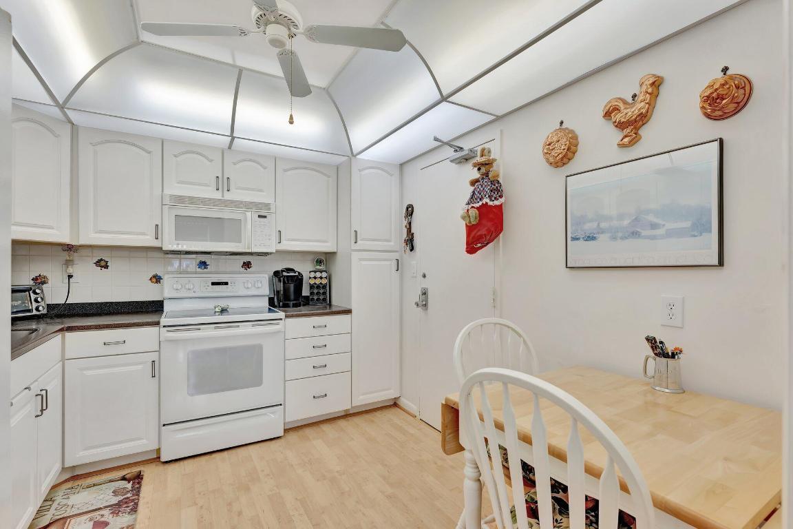 COUNTRY CLUB TOWER OF CORAL - Residential