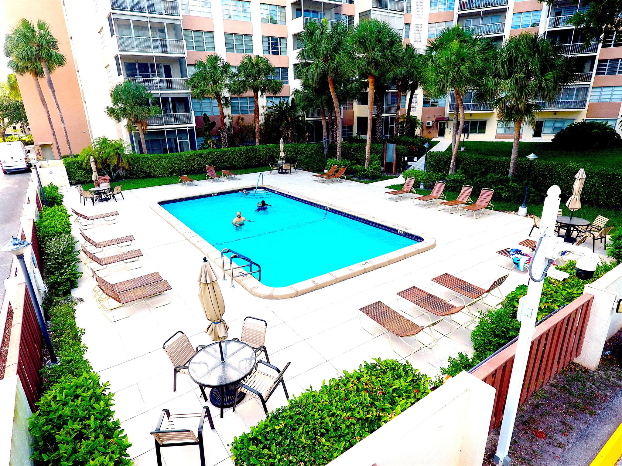 COUNTRY CLUB TOWER OF COR - Residential