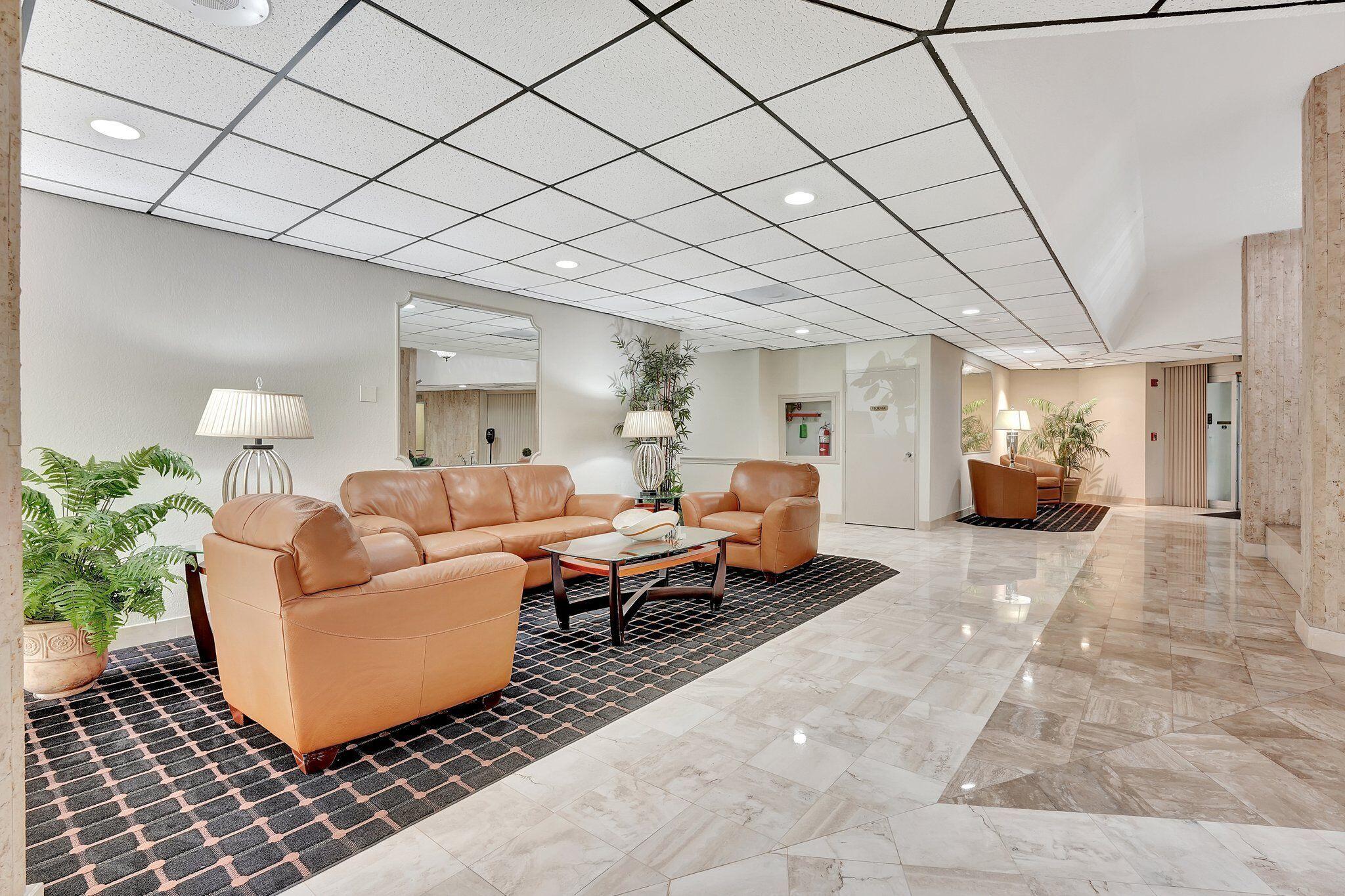 COUNTRY CLUB TOWER OF CORAL - Residential