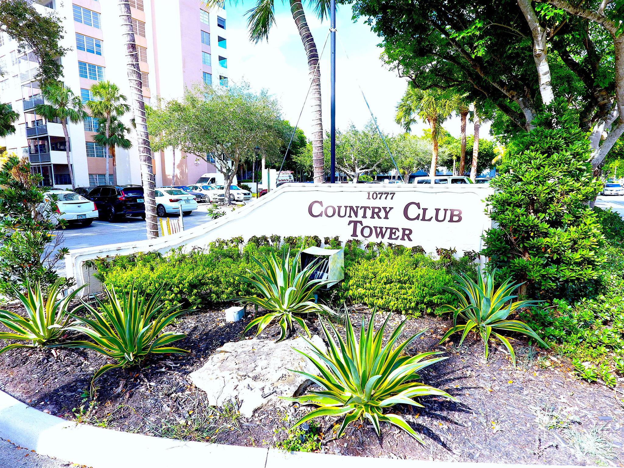 COUNTRY CLUB TOWER OF COR - Residential