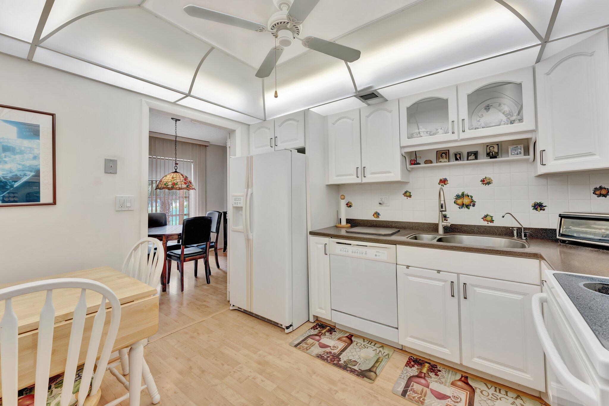 COUNTRY CLUB TOWER OF CORAL - Residential