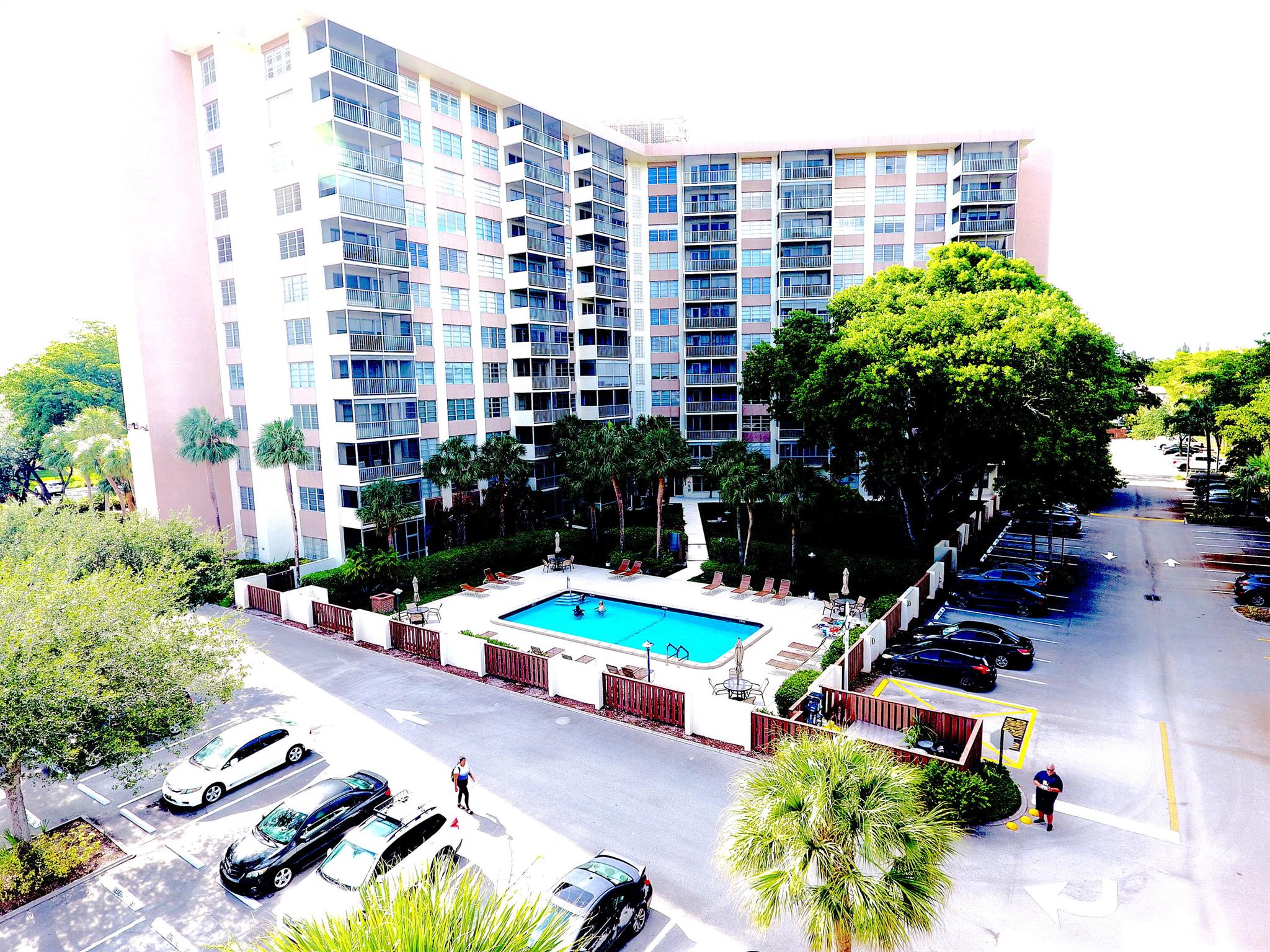 COUNTRY CLUB TOWER OF COR - Residential
