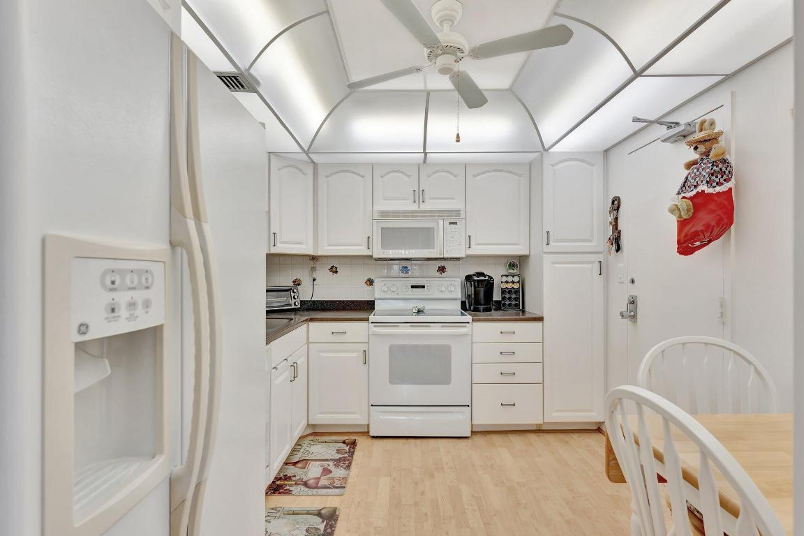 COUNTRY CLUB TOWER OF CORAL - Residential