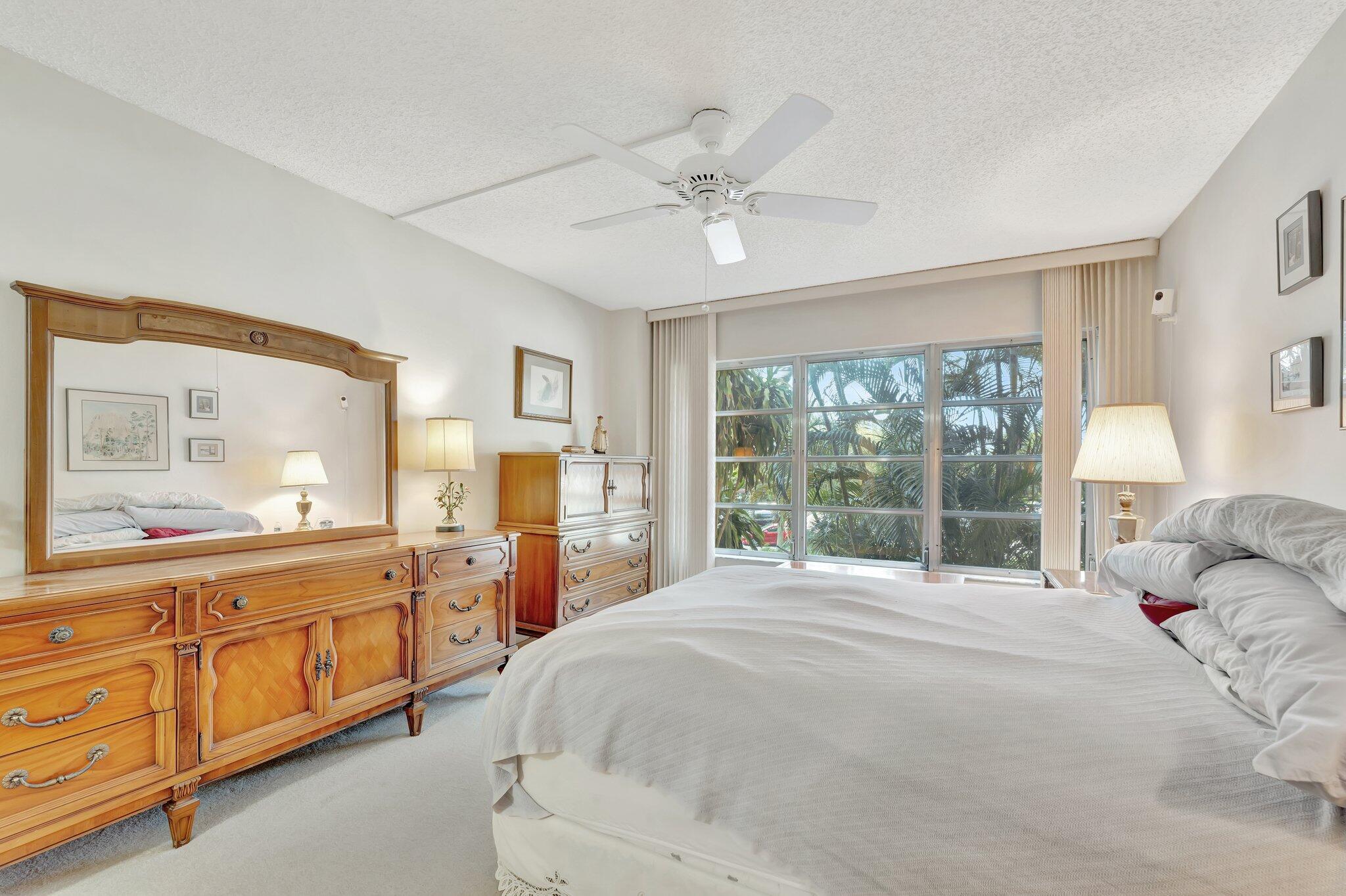 COUNTRY CLUB TOWER OF CORAL - Residential