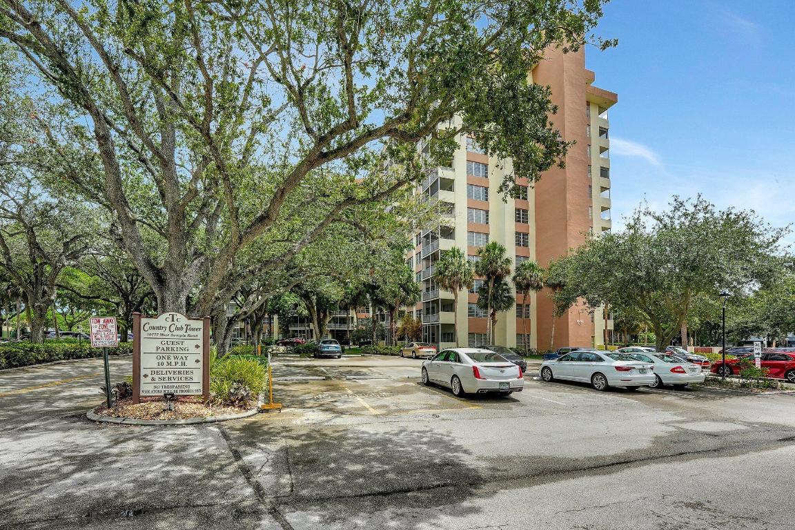 COUNTRY CLUB TOWER OF CORAL - Residential