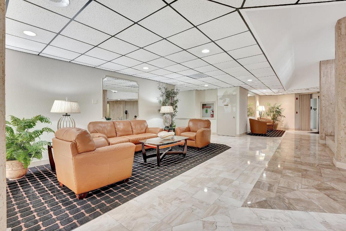 COUNTRY CLUB TOWER OF CORAL - Residential