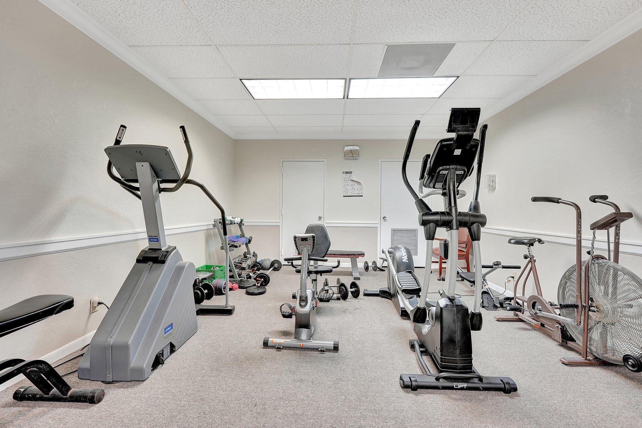 COUNTRY CLUB TOWER OF CORAL - Residential