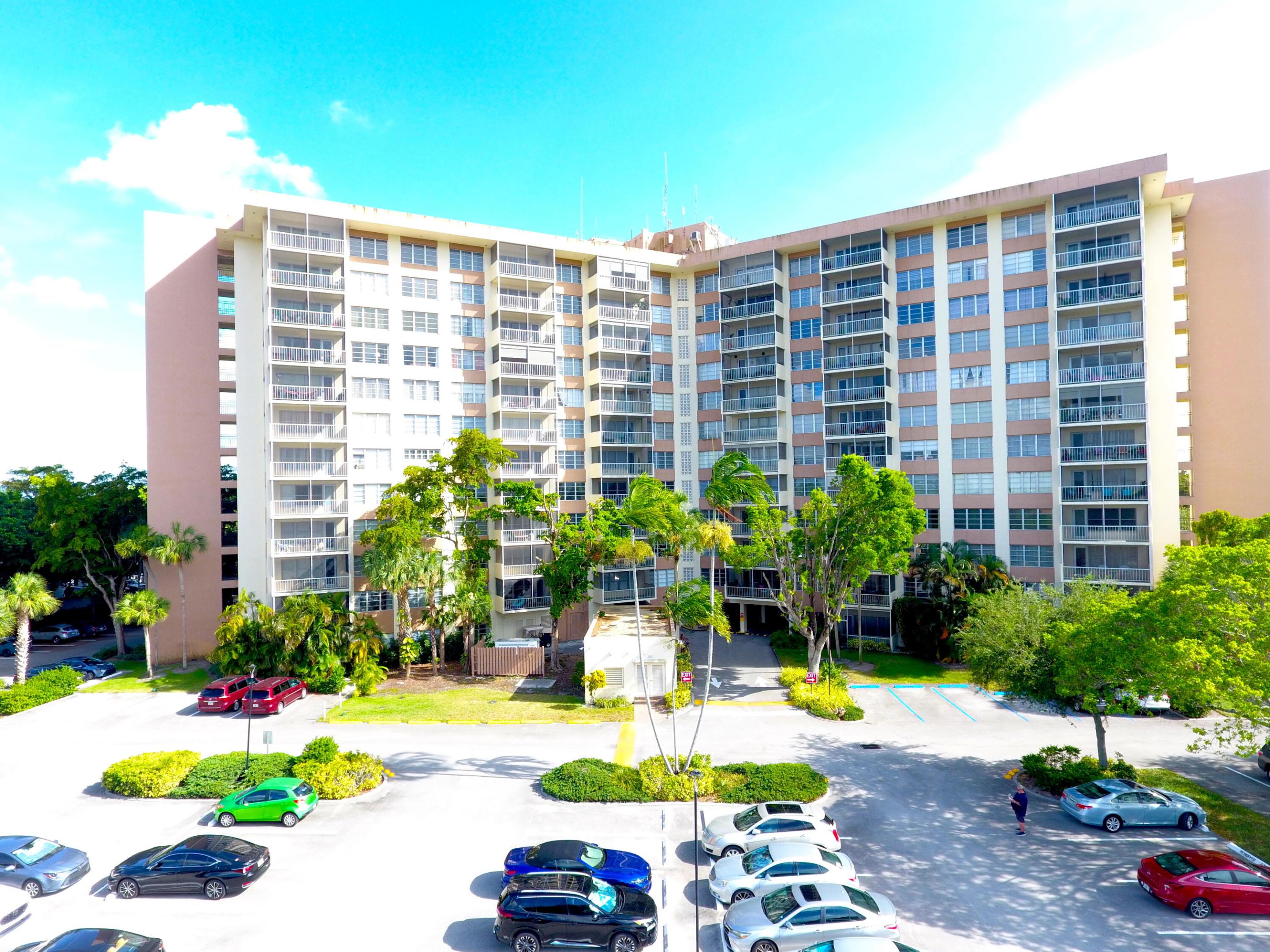 COUNTRY CLUB TOWER OF CORAL - Residential