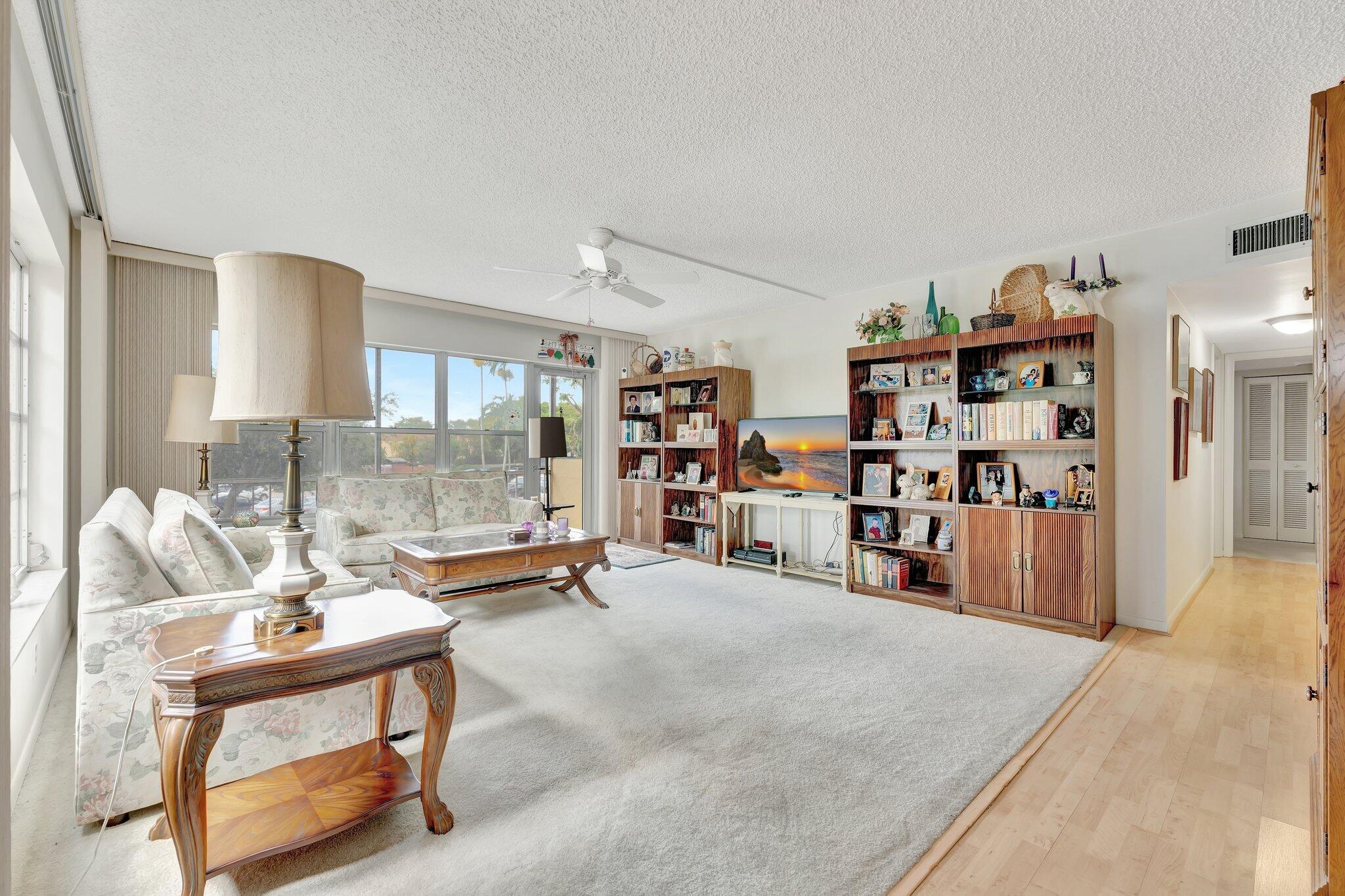 COUNTRY CLUB TOWER OF CORAL - Residential