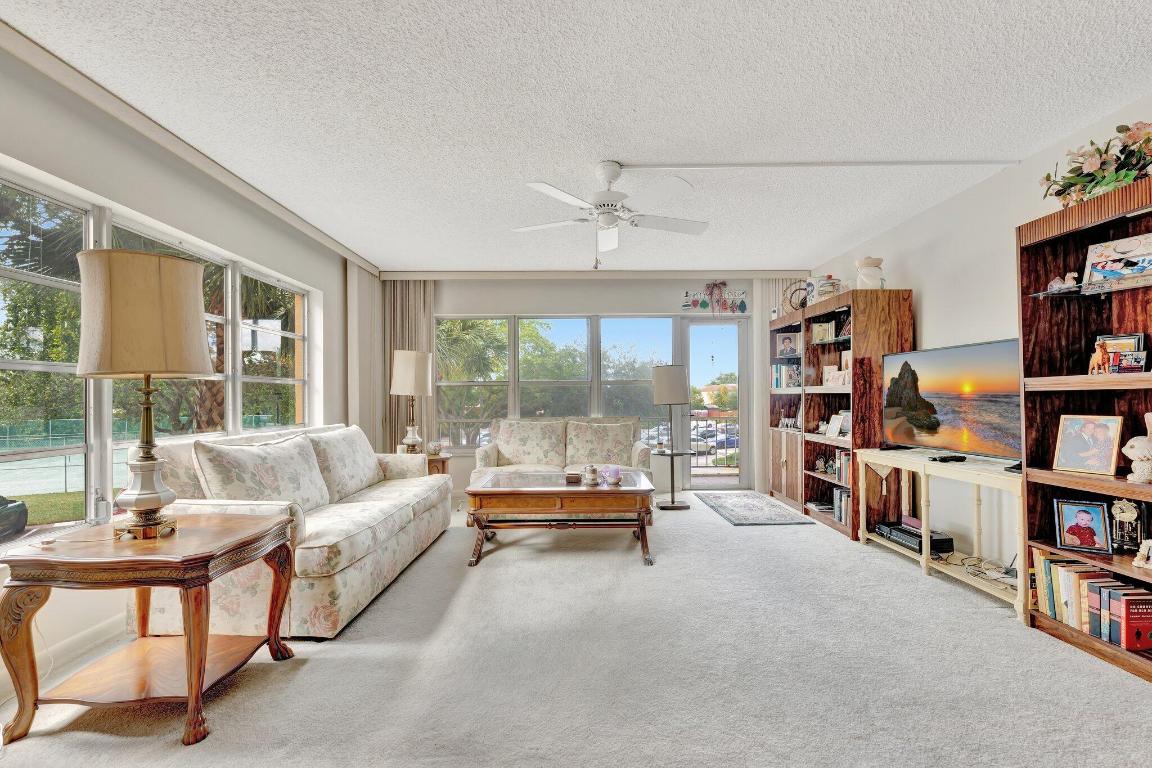 COUNTRY CLUB TOWER OF CORAL - Residential