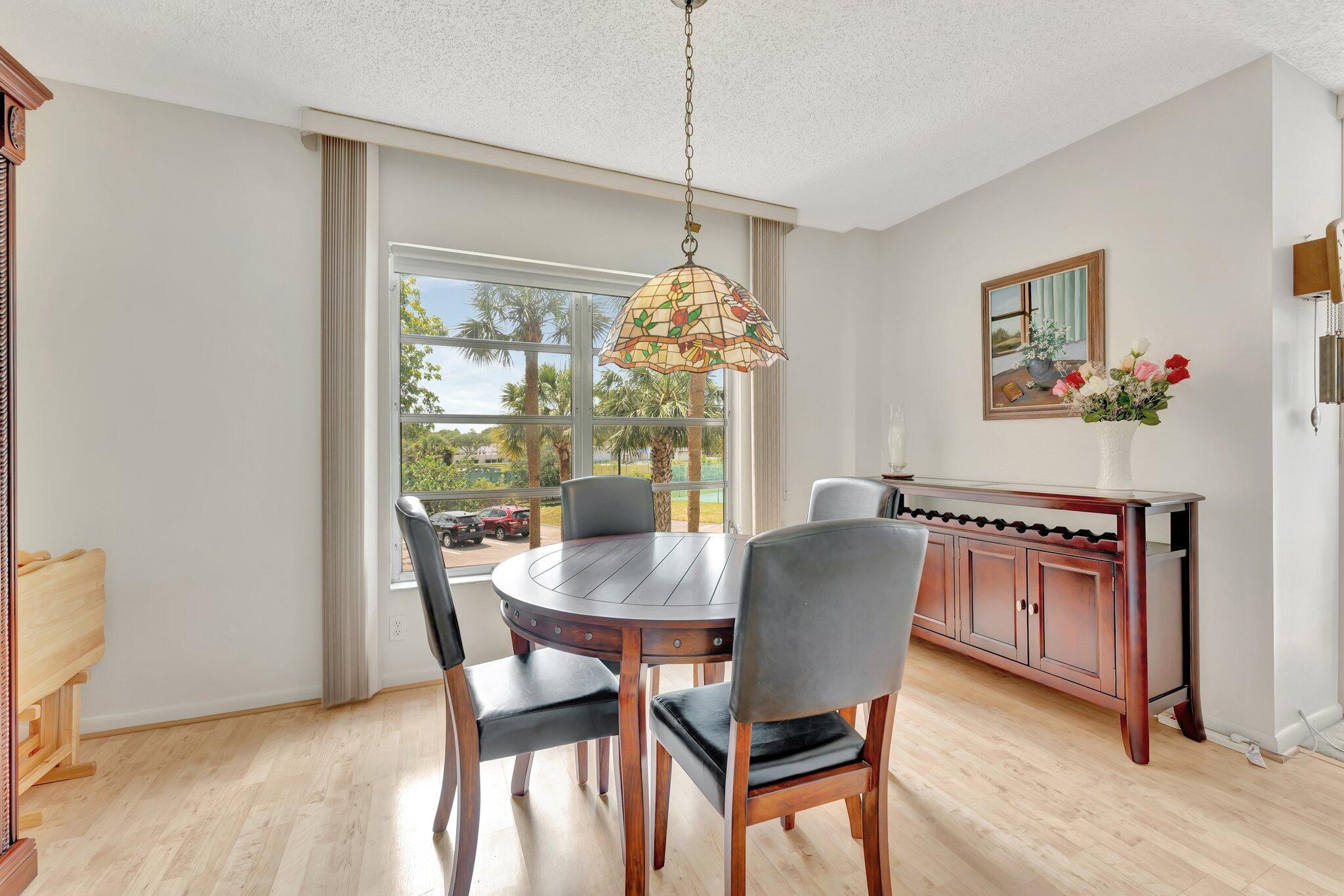 COUNTRY CLUB TOWER OF CORAL - Residential