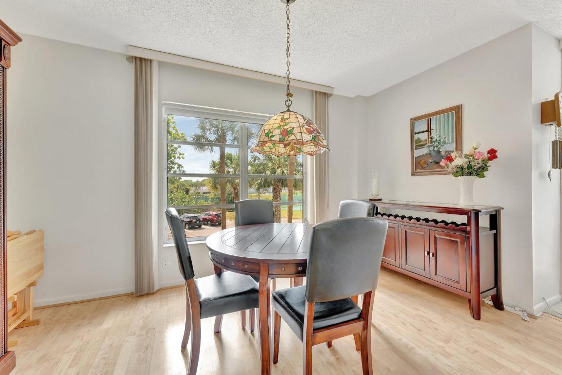 COUNTRY CLUB TOWER OF CORAL - Residential