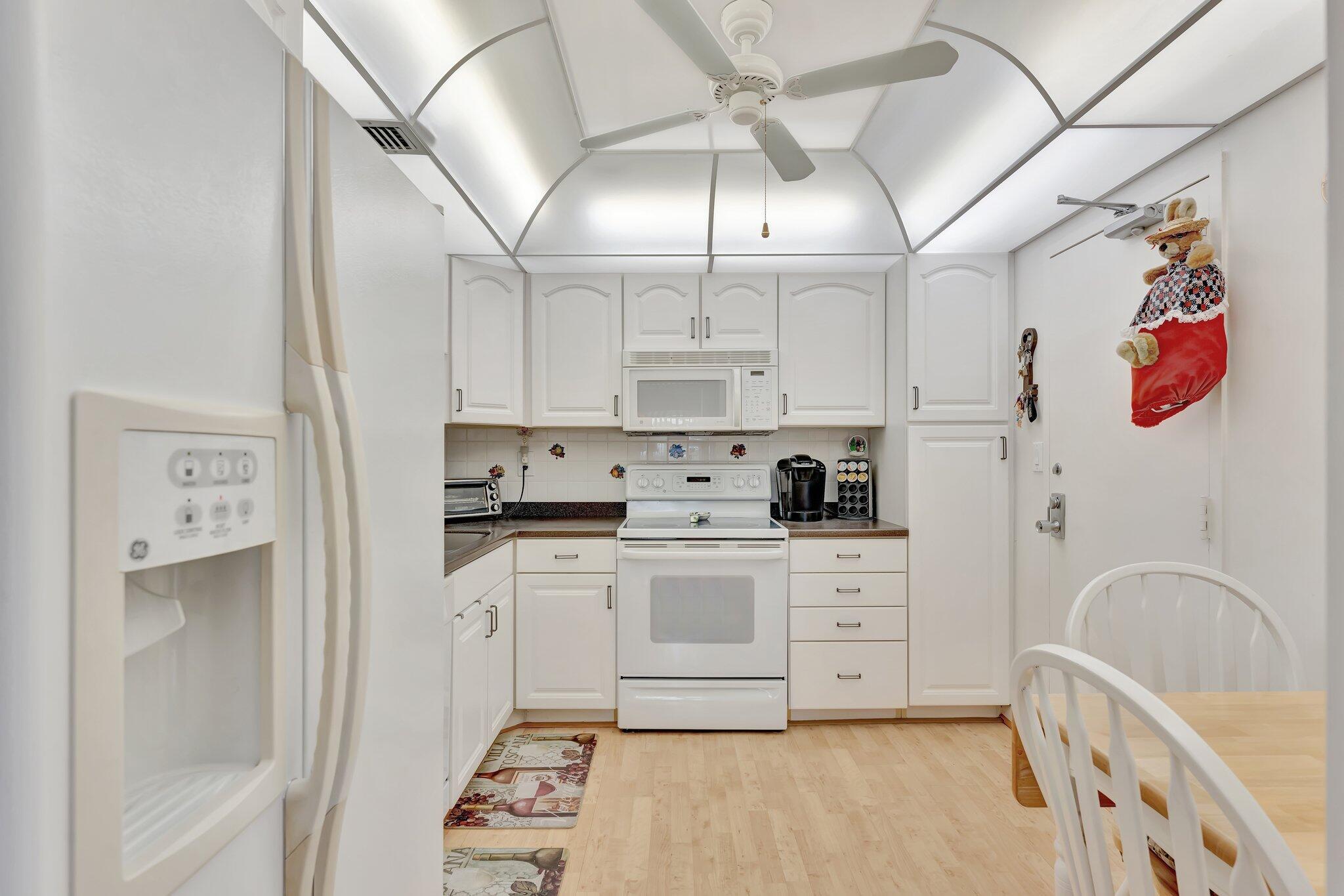 COUNTRY CLUB TOWER OF CORAL - Residential