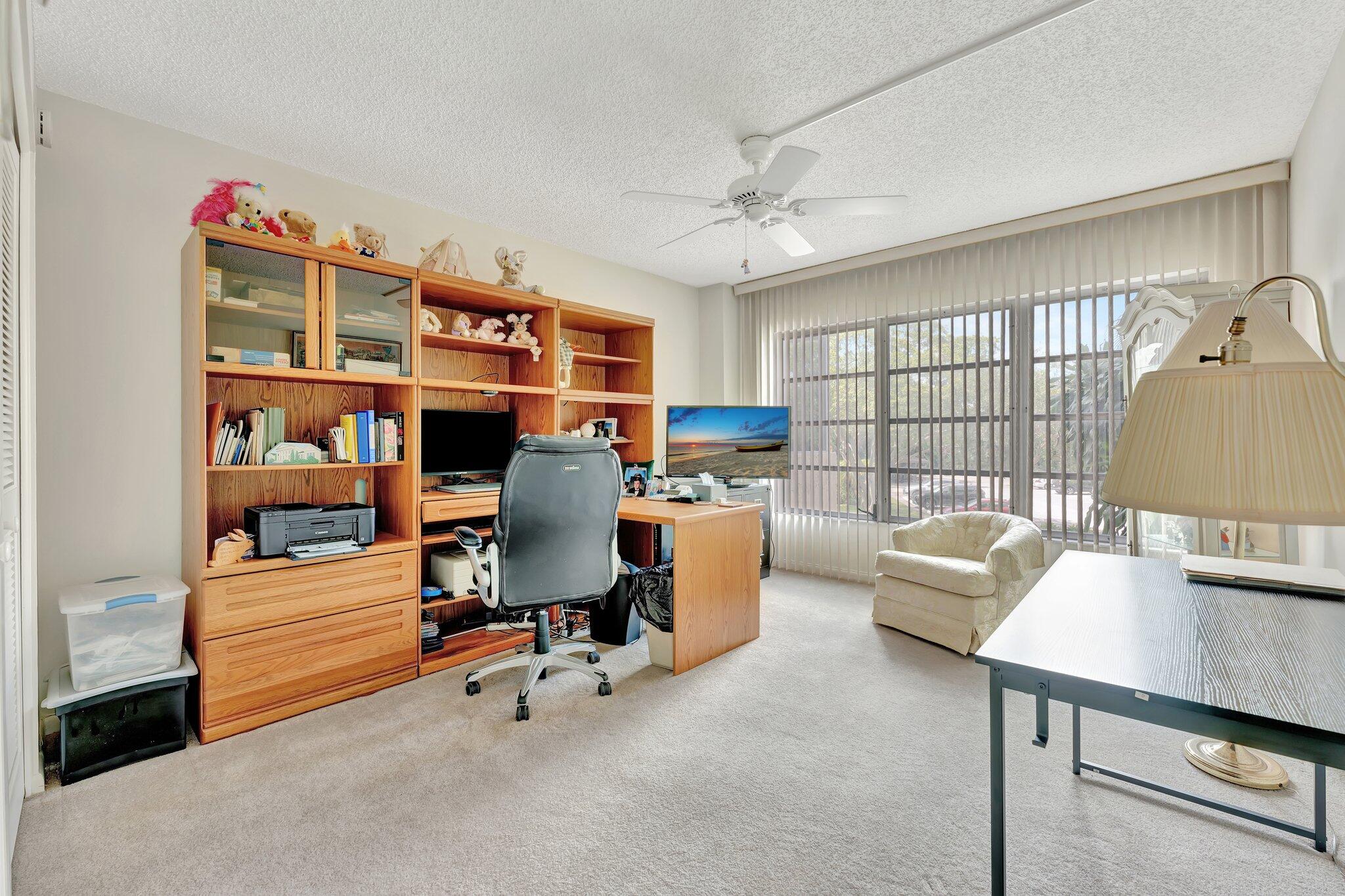 COUNTRY CLUB TOWER OF CORAL - Residential