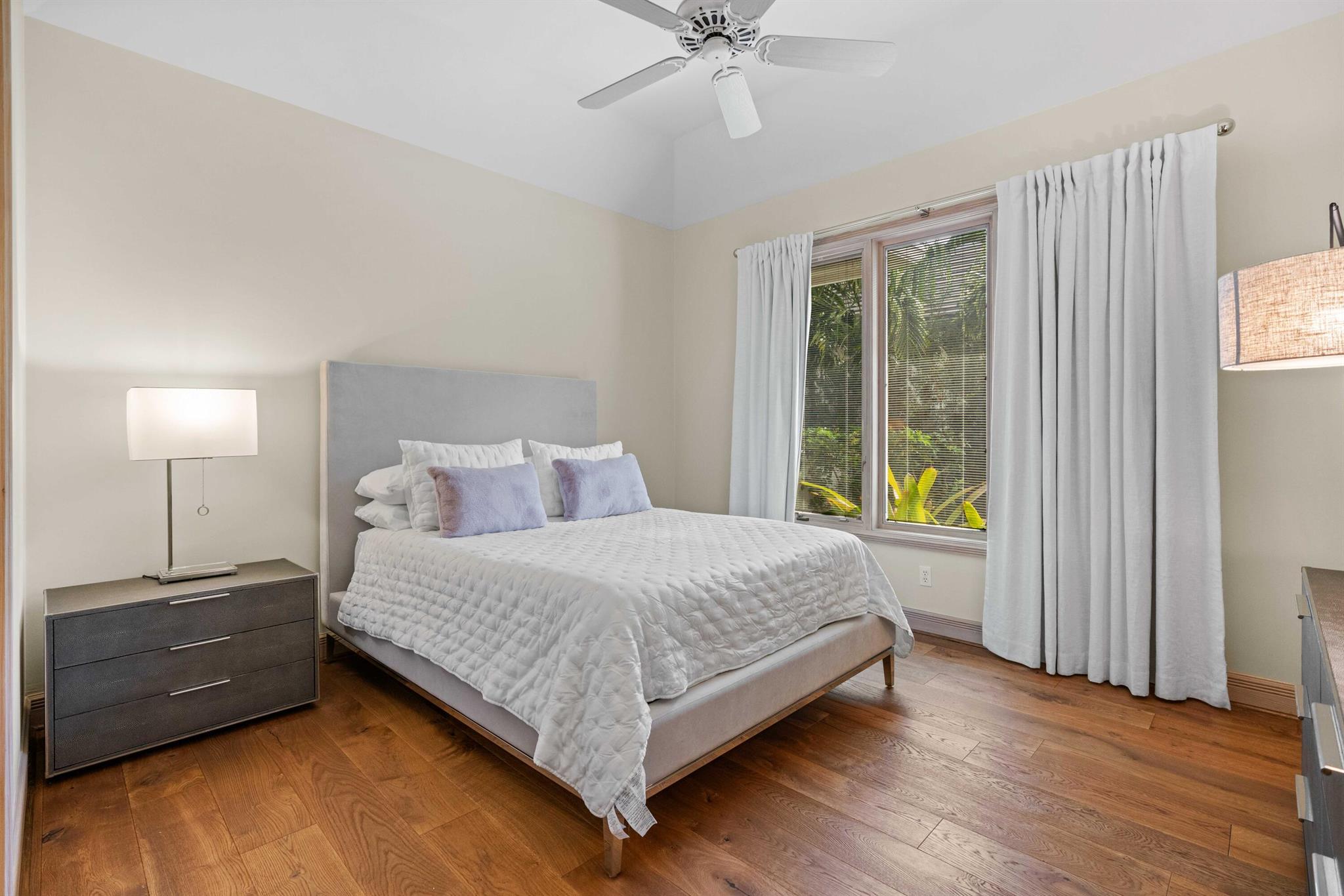 ADMIRALS COVE - Residential