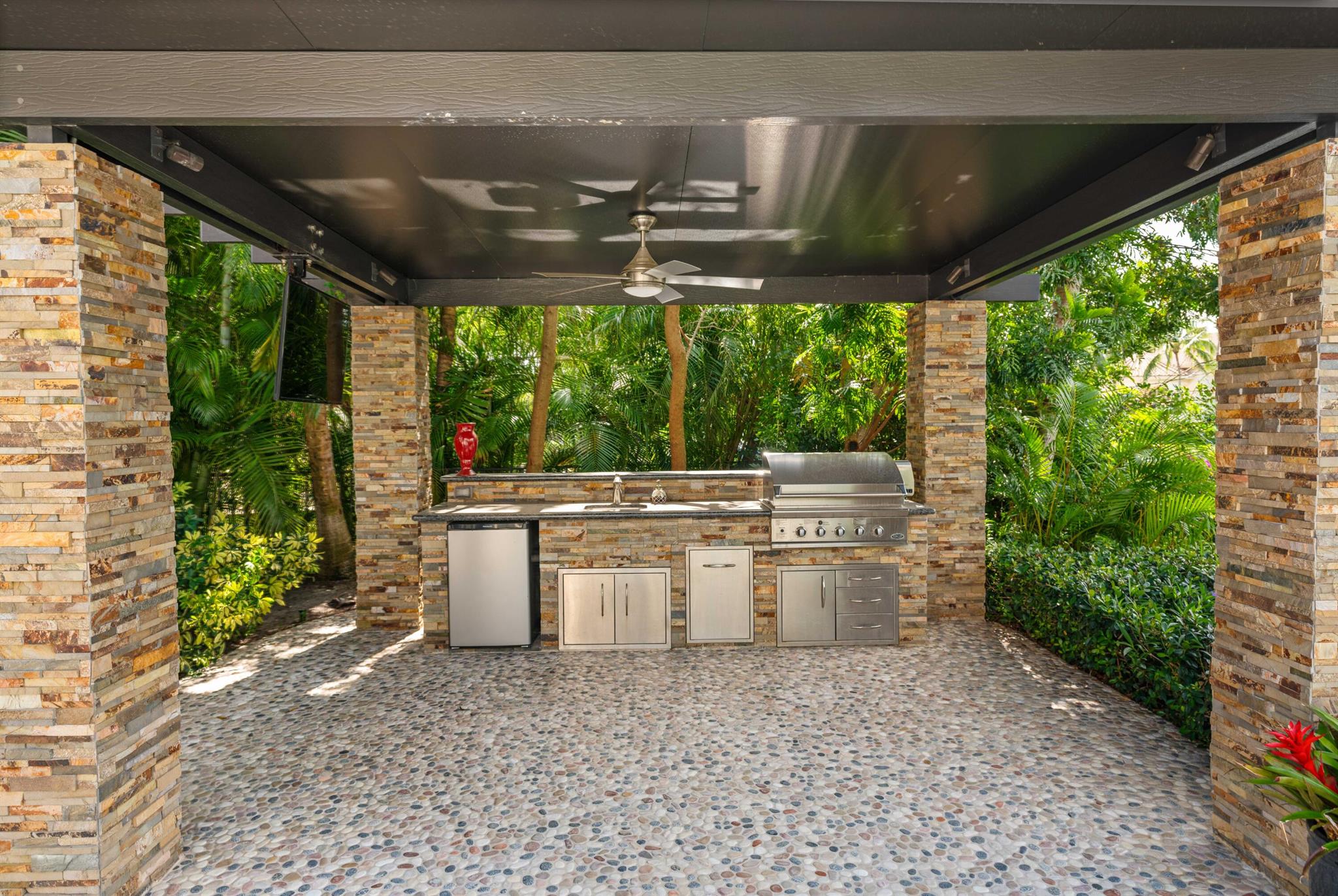 ADMIRALS COVE - Residential