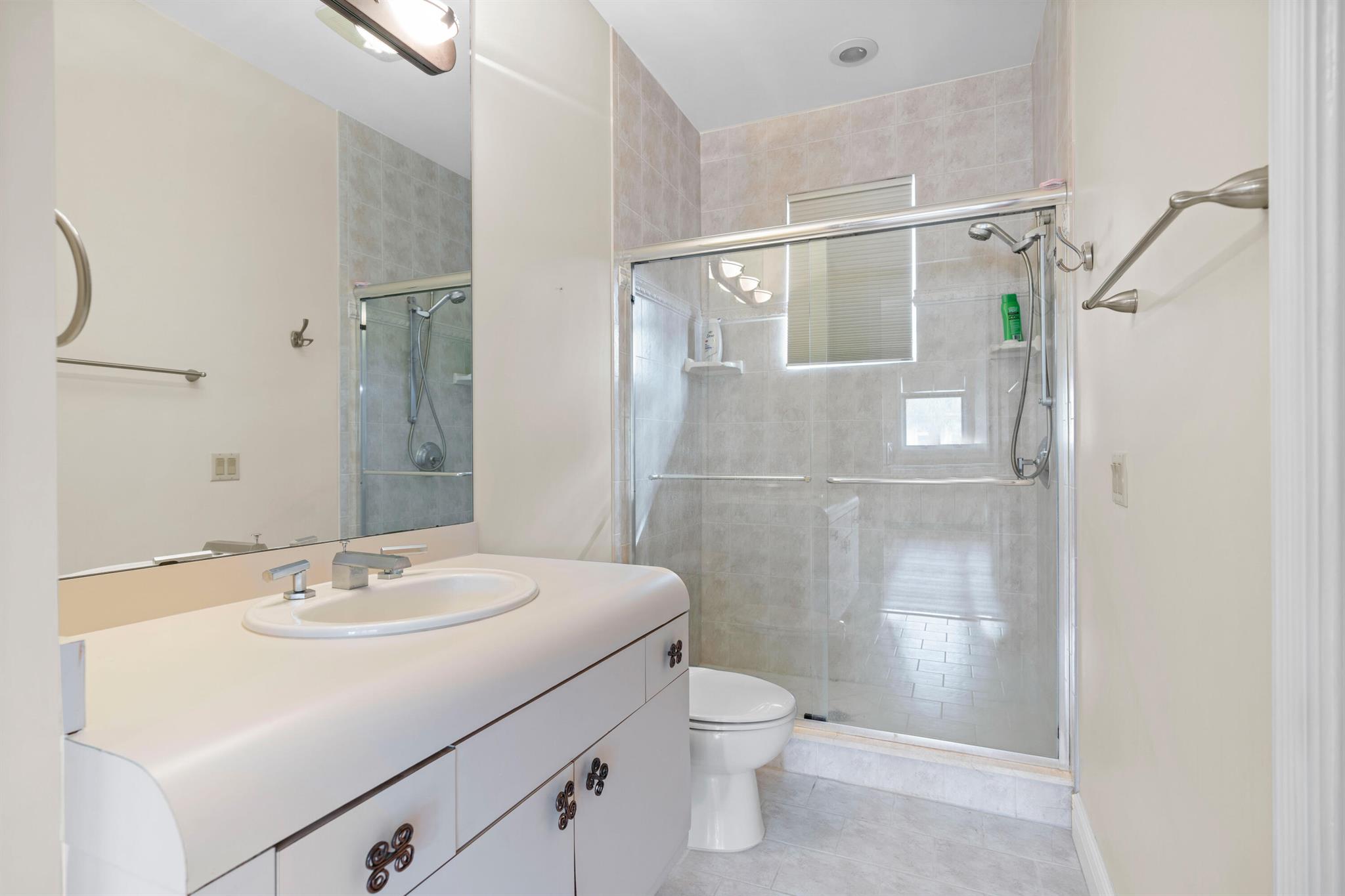 ADMIRALS COVE - Residential