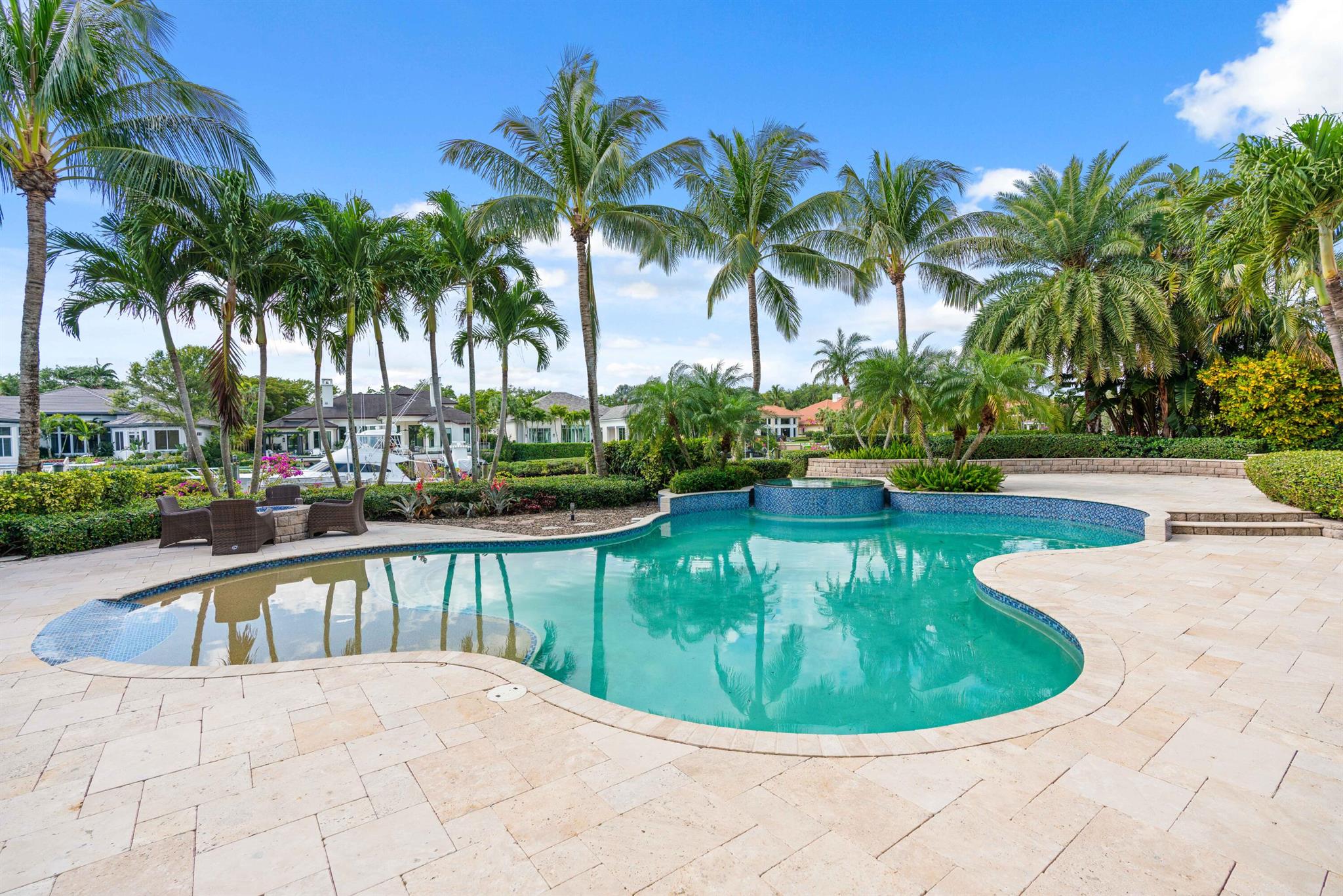 ADMIRALS COVE - Residential