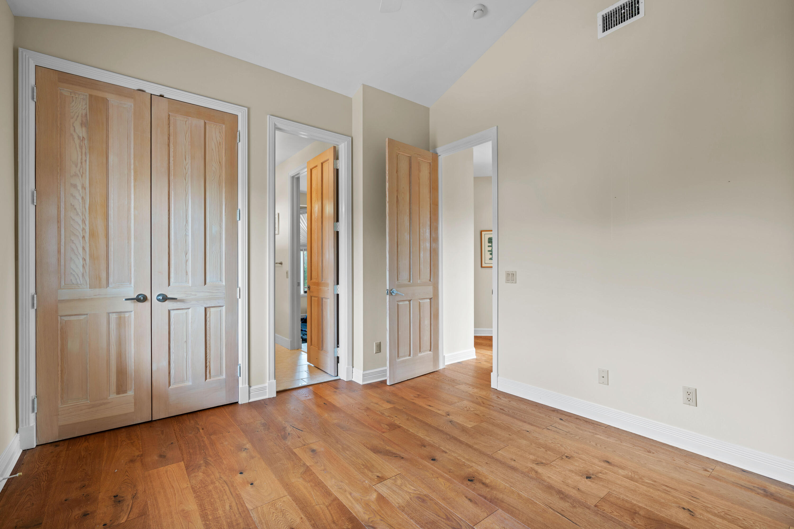 ADMIRALS COVE - Residential