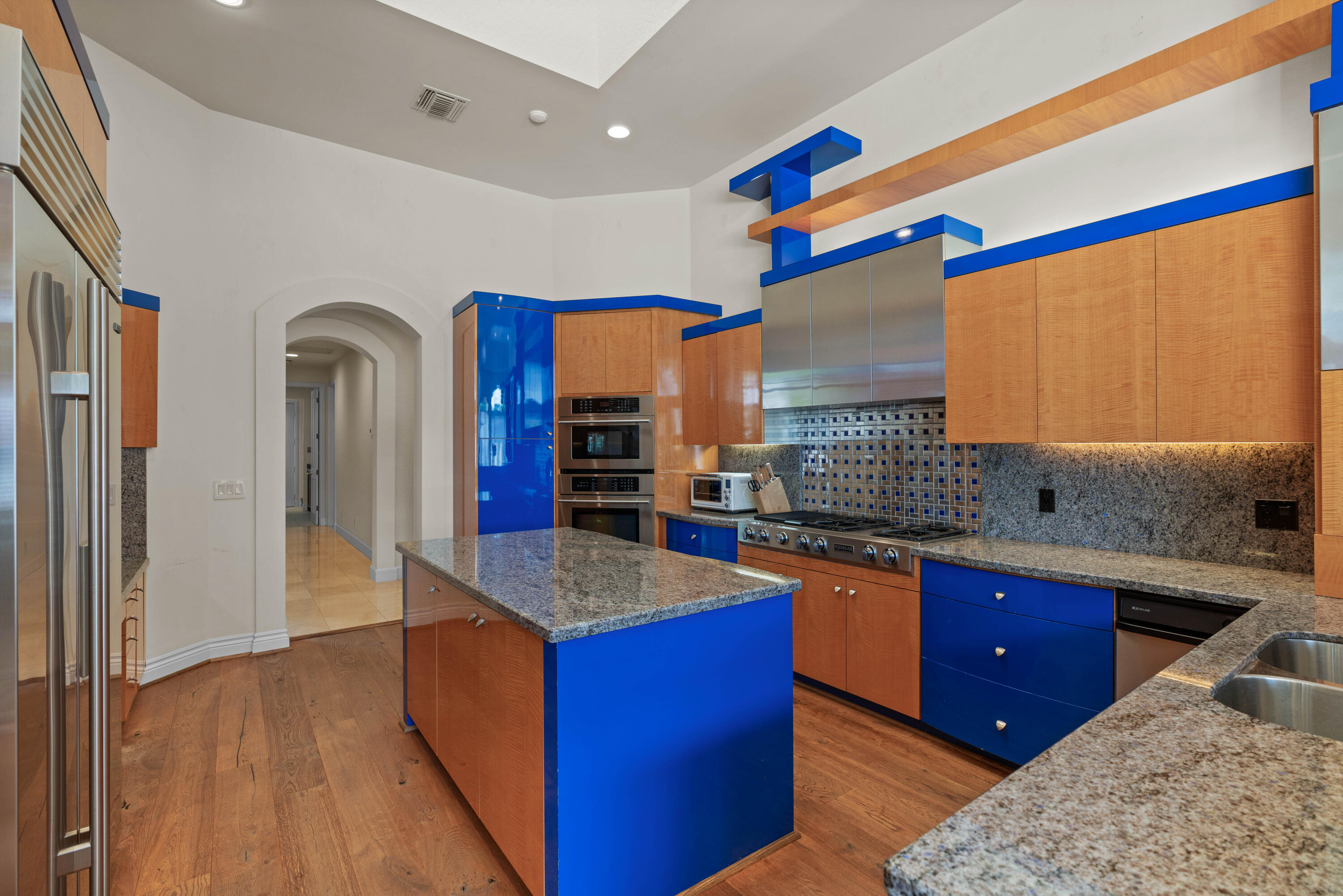 ADMIRALS COVE - Residential