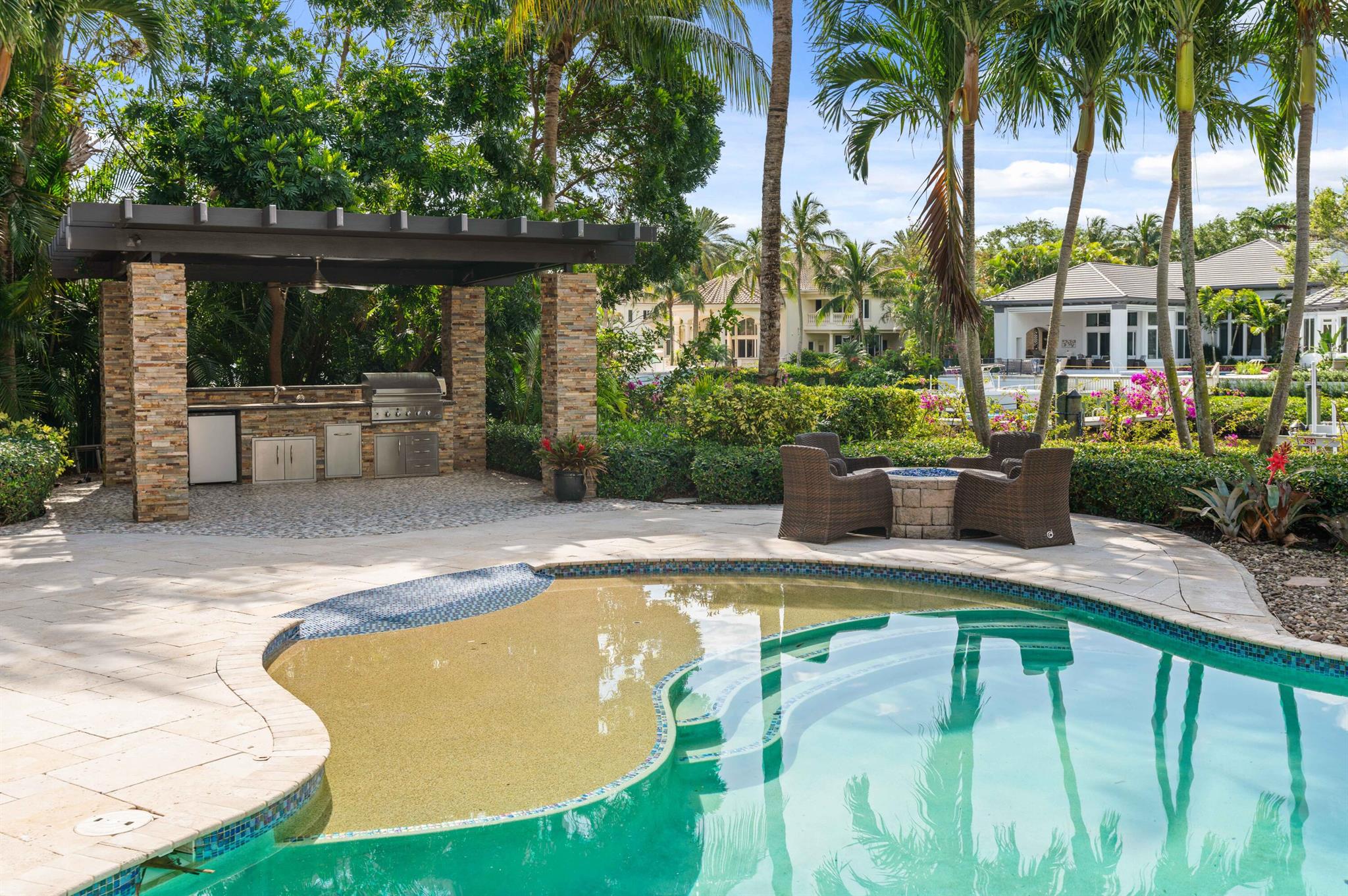 ADMIRALS COVE - Residential