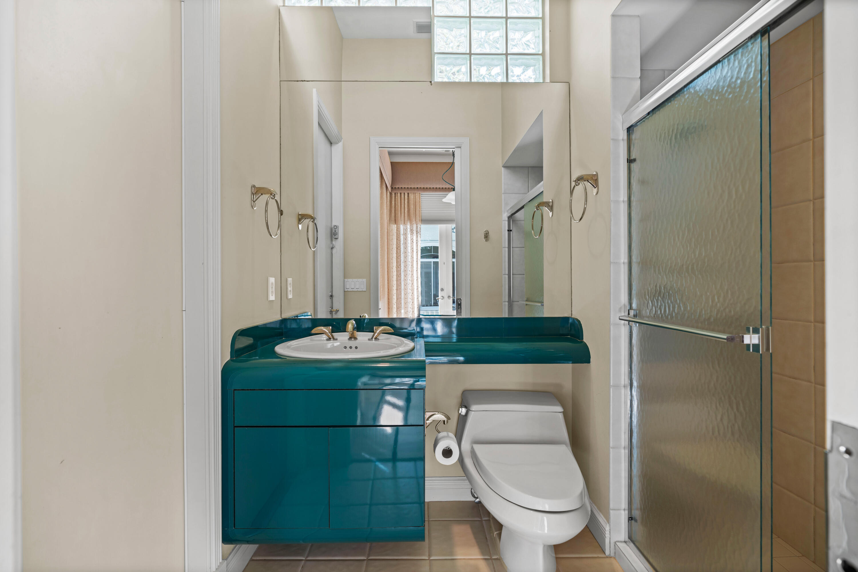 ADMIRALS COVE - Residential