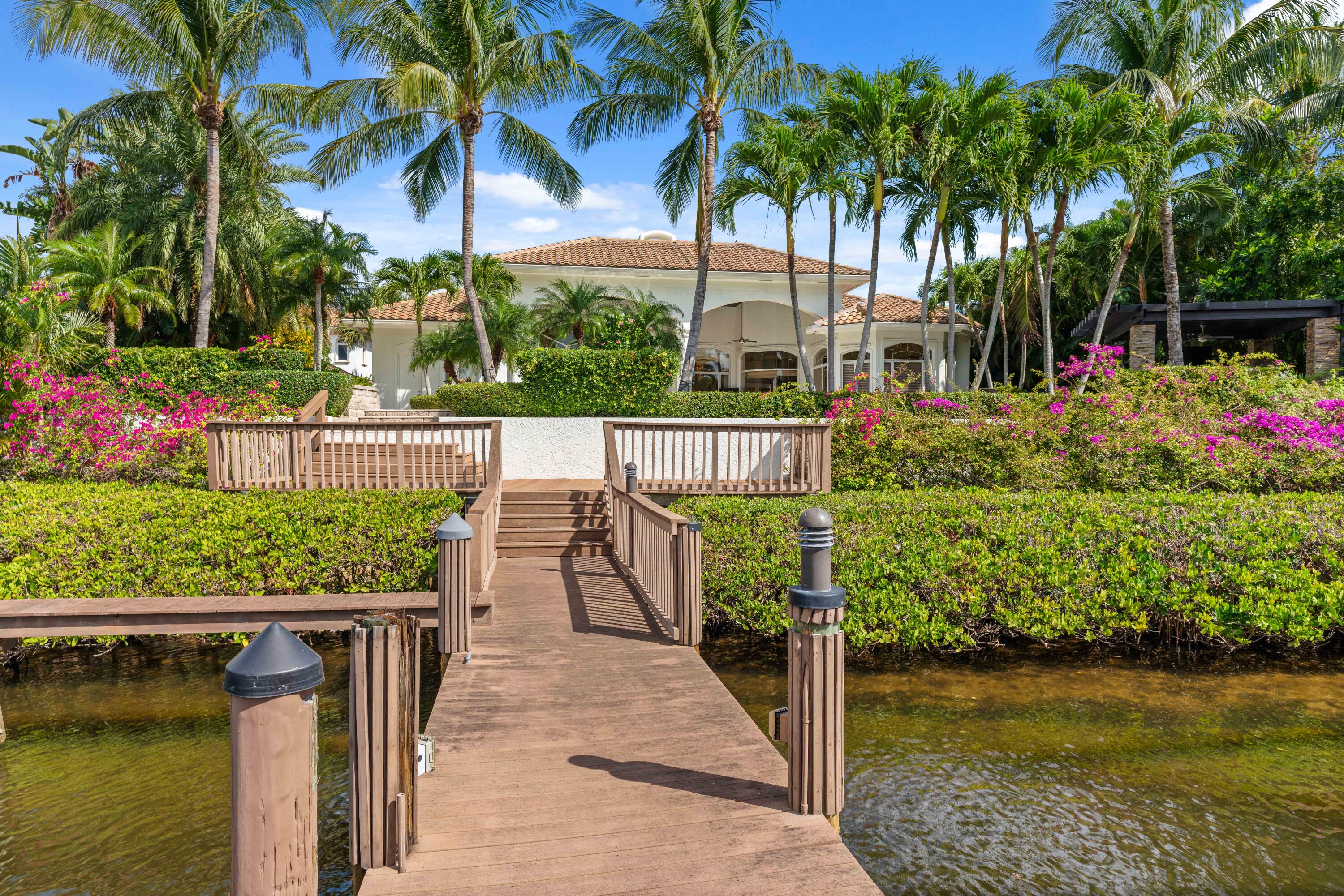 ADMIRALS COVE - Residential