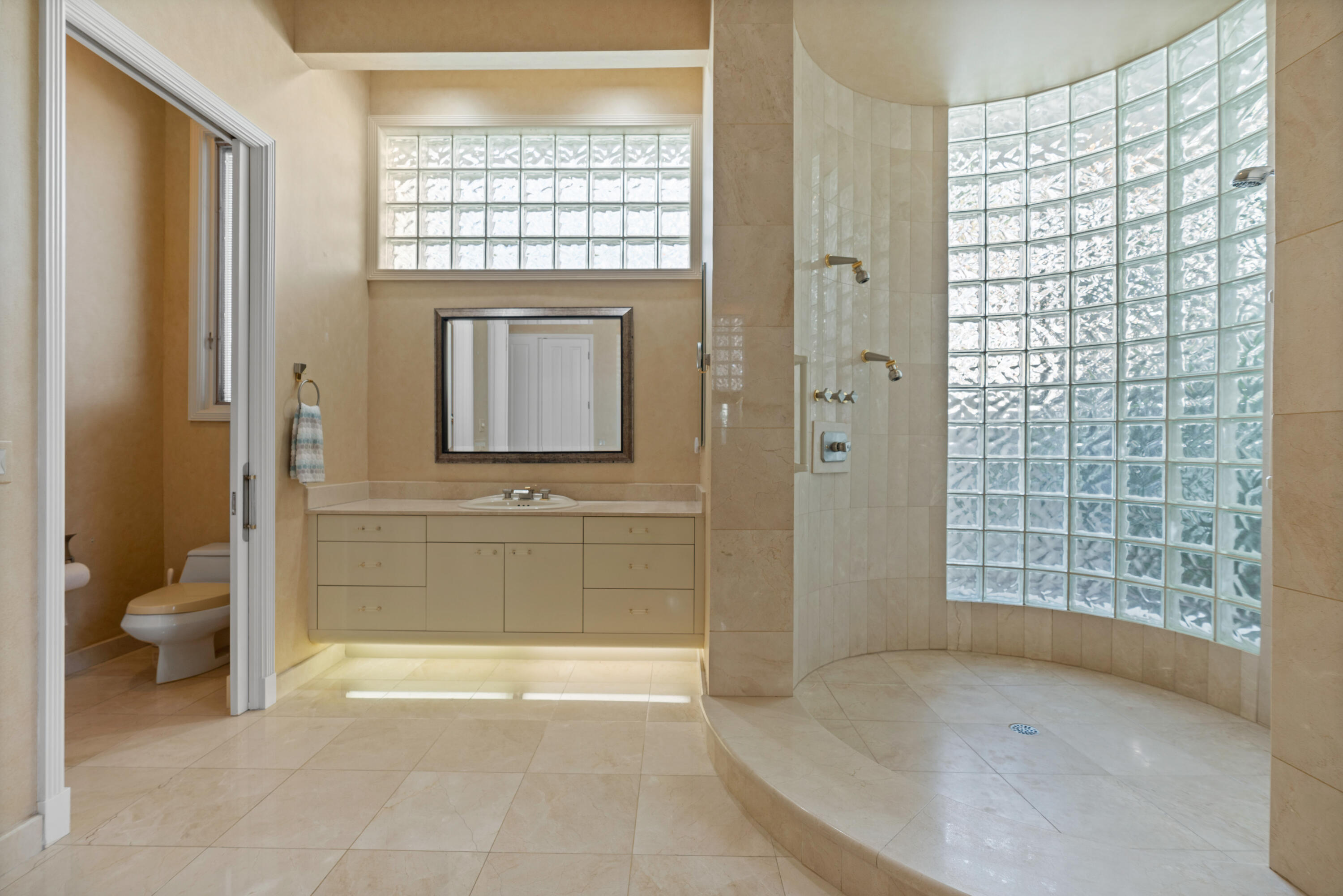 ADMIRALS COVE - Residential