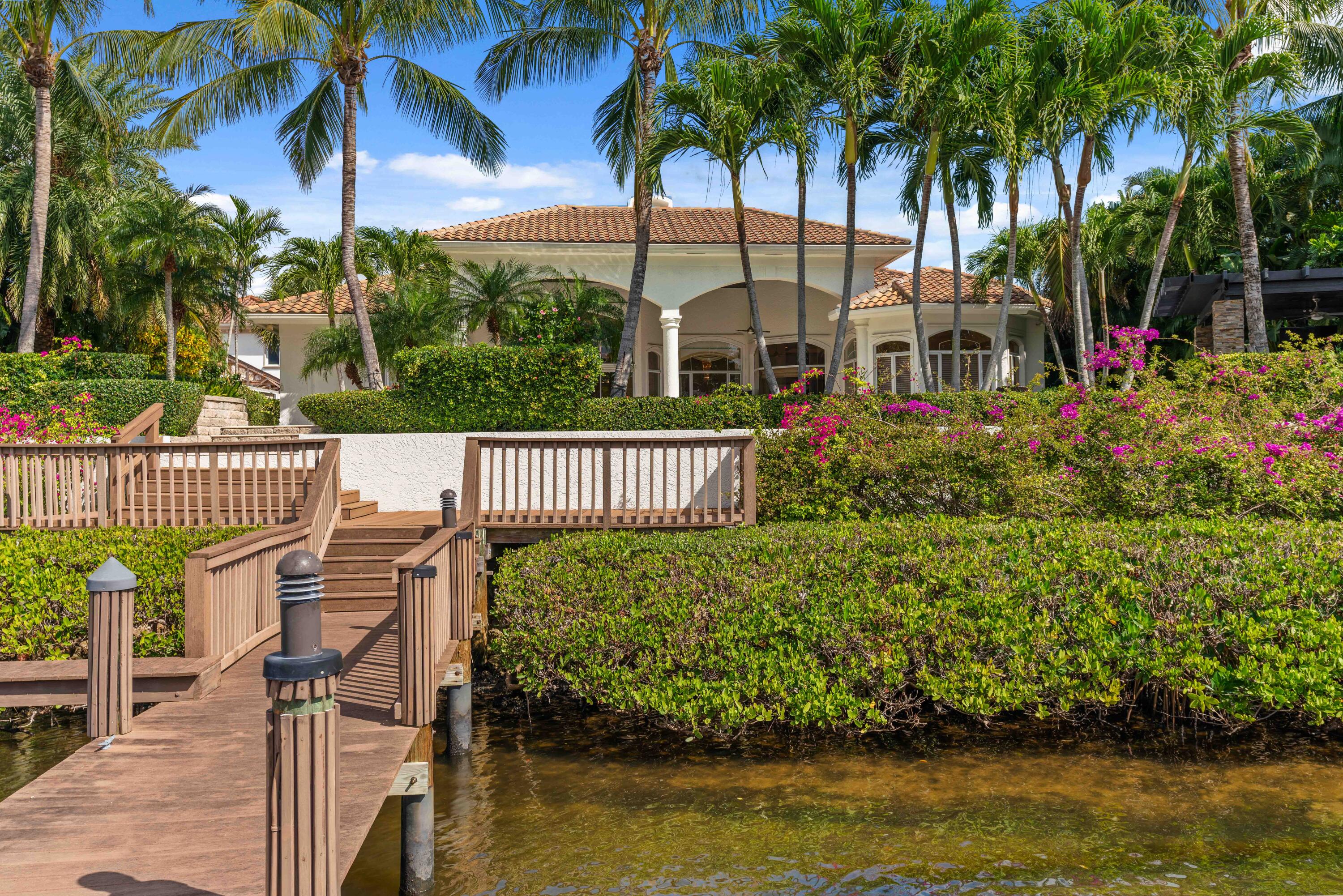 ADMIRALS COVE - Residential