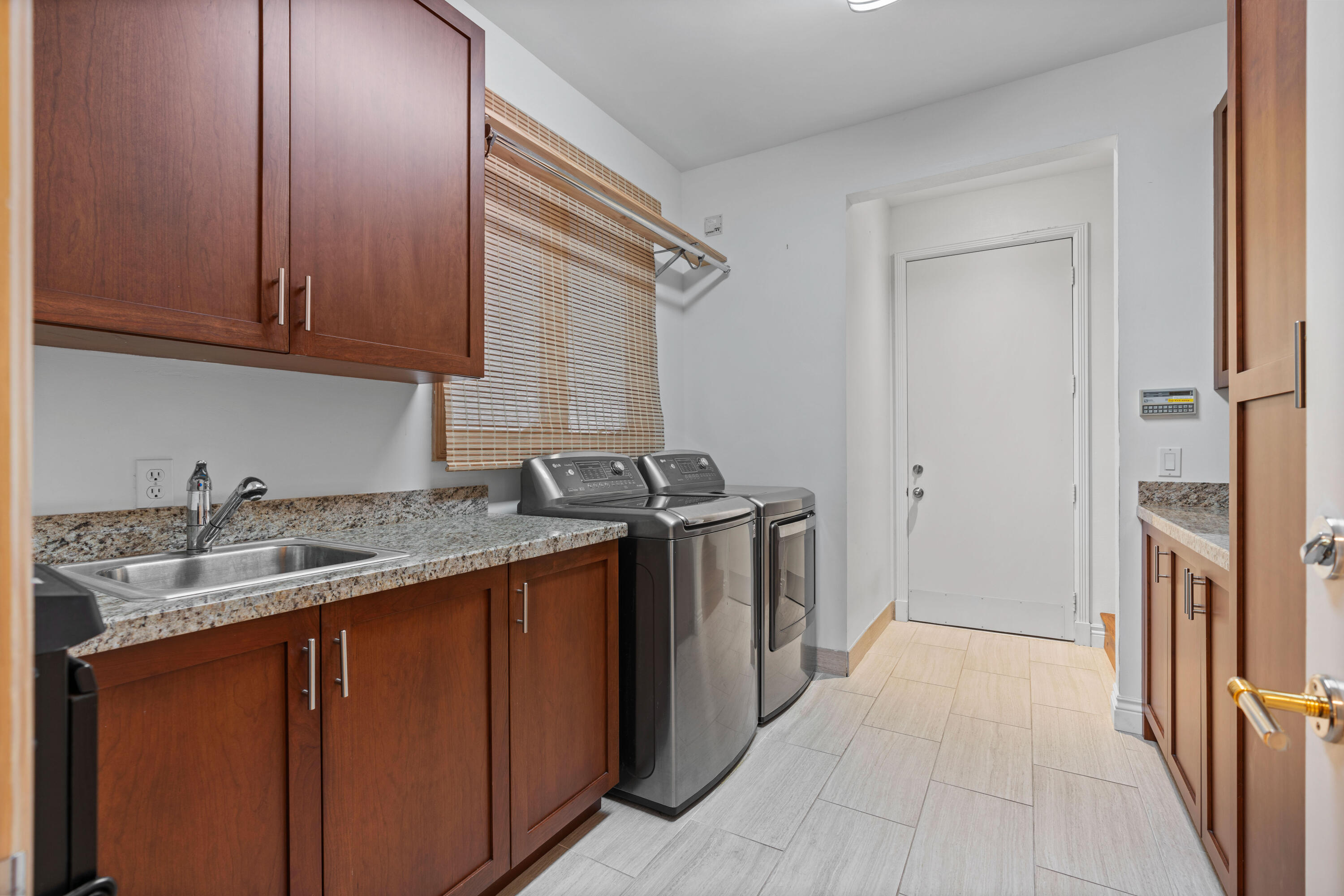 ADMIRALS COVE - Residential