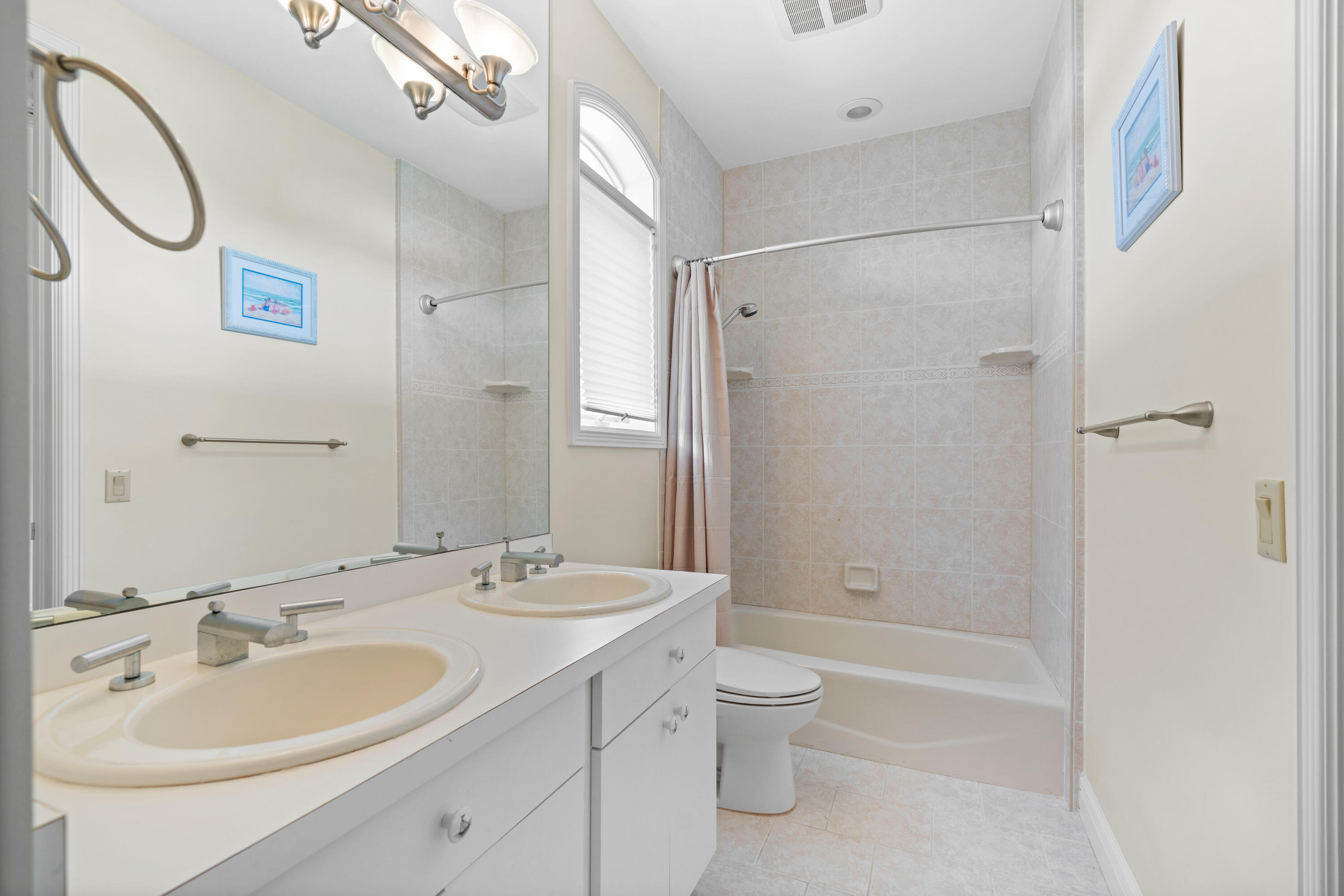 ADMIRALS COVE - Residential