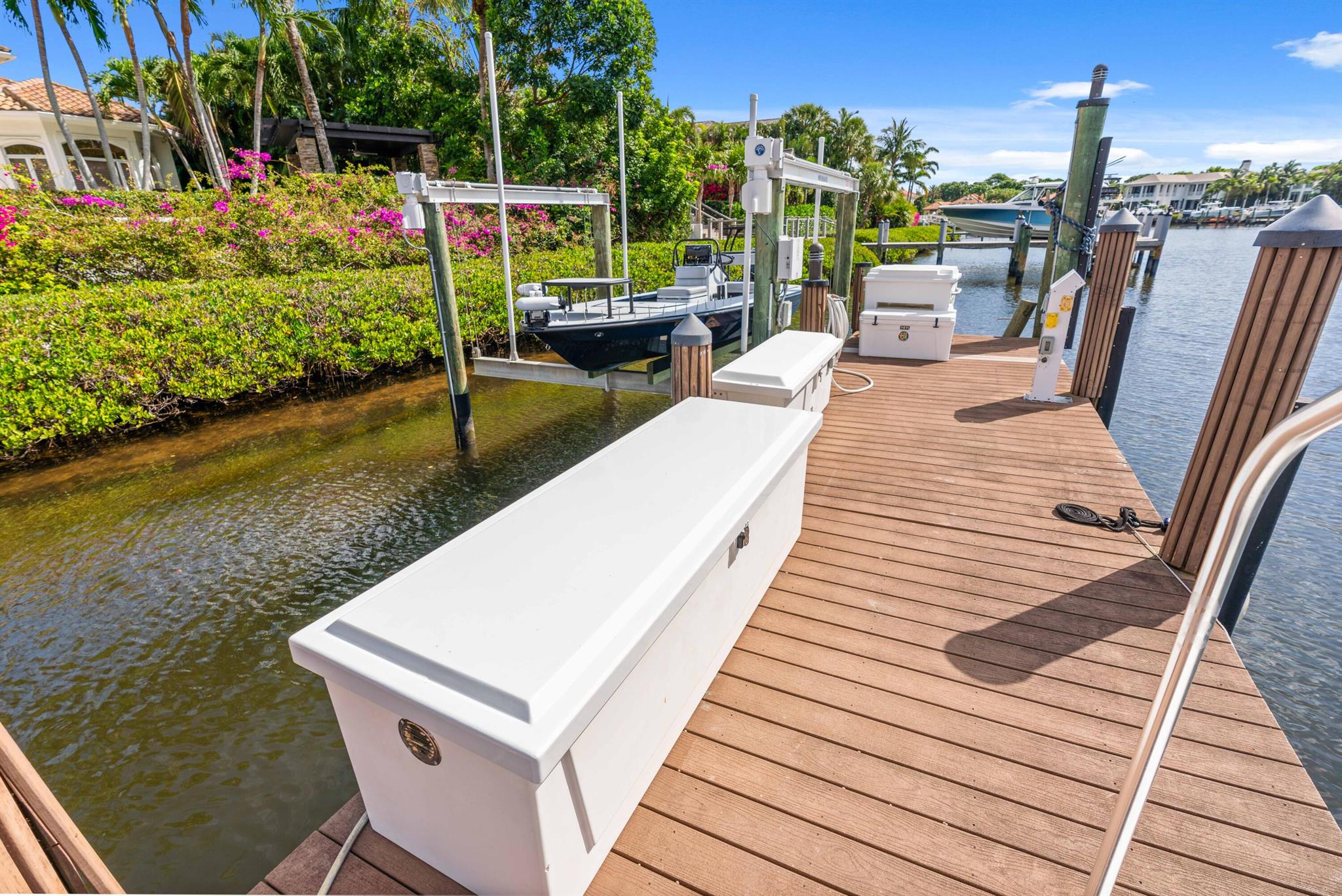 ADMIRALS COVE - Residential