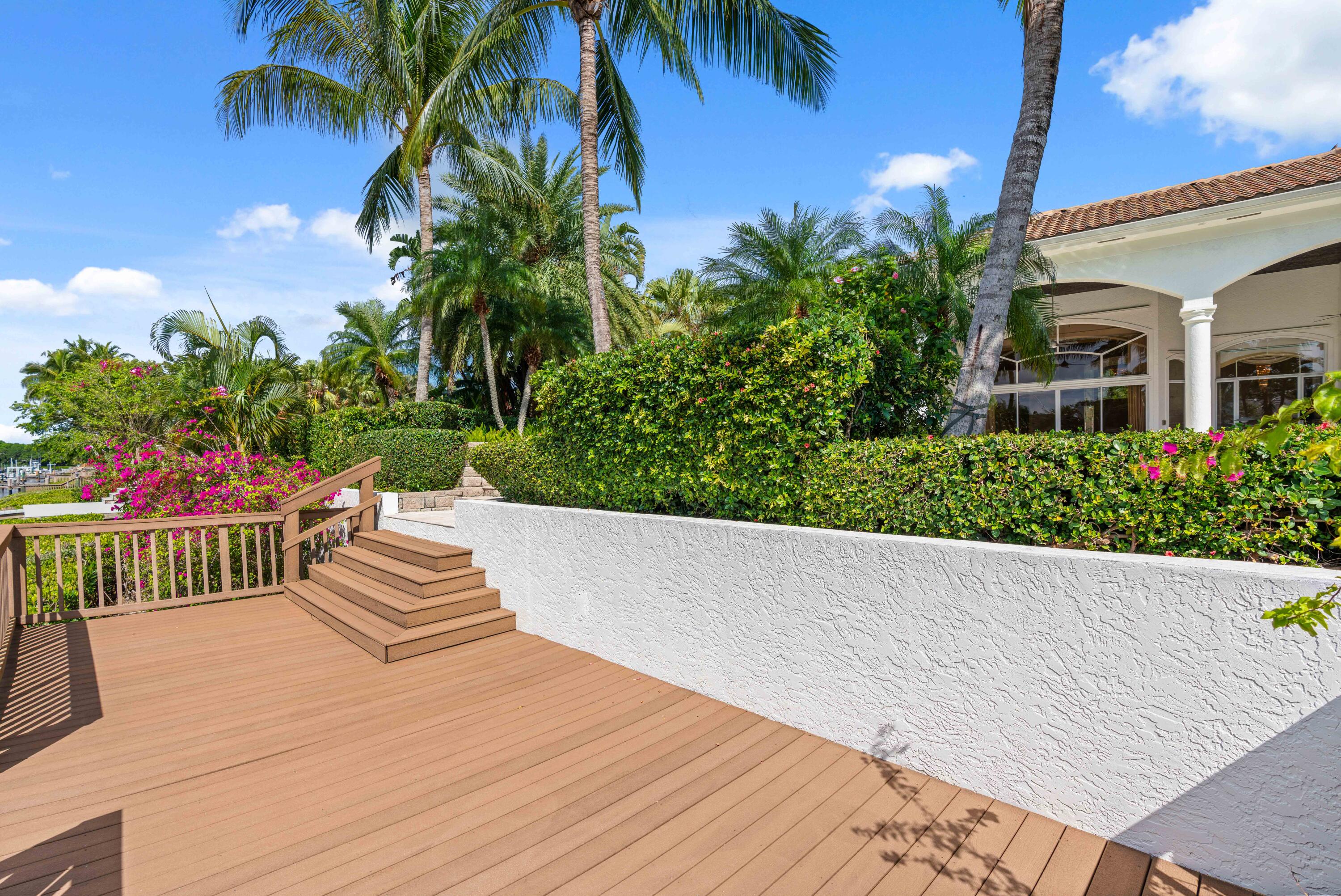 ADMIRALS COVE - Residential