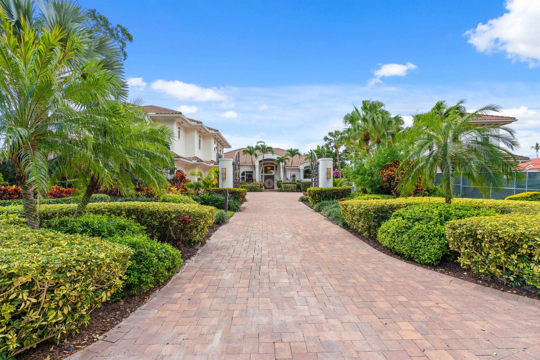 ADMIRALS COVE - Residential